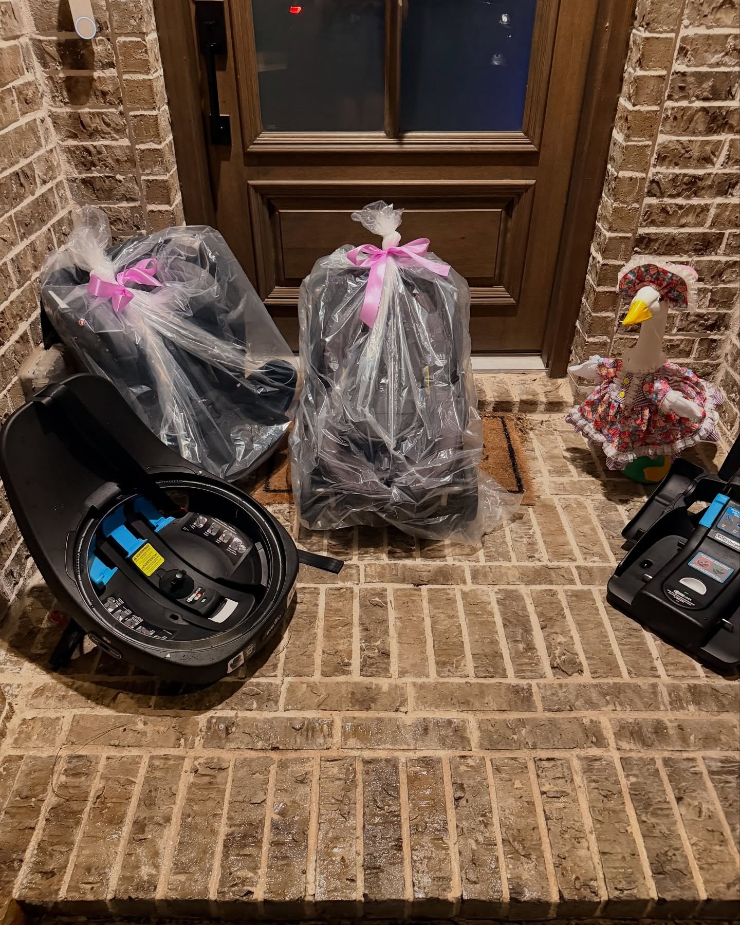 Another successful Pink Bow Delivery 

Even in the pouring rain, we will clean your seats overnight and deliver on time the next morning!! 

#tinydetailsnorthdallas #carseat #carseatcleaning #busymoms #carseatsafety #dallas #plano #allen #mckinney