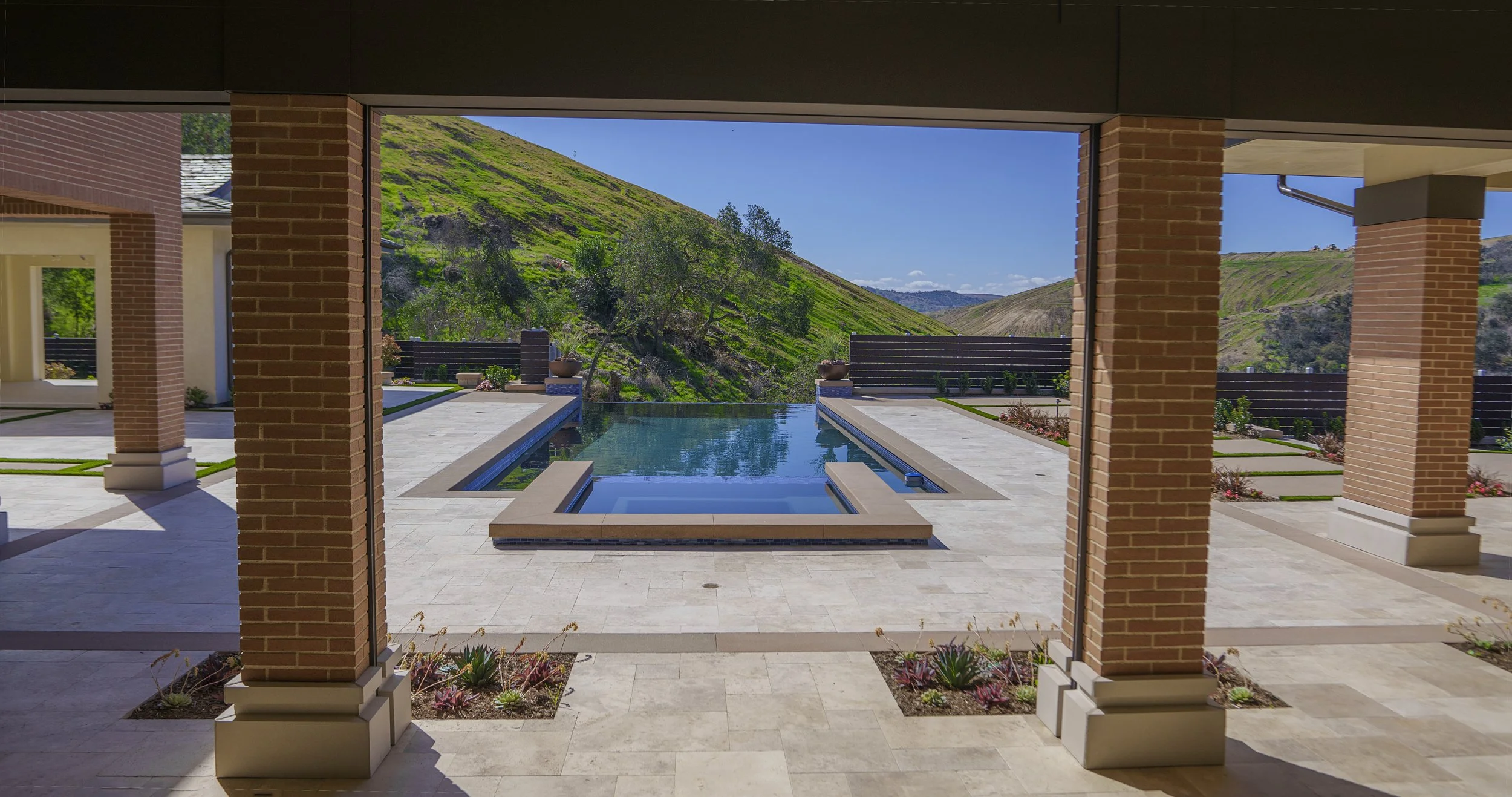 Hiring a Custom Hardscape Contractor in Orange County