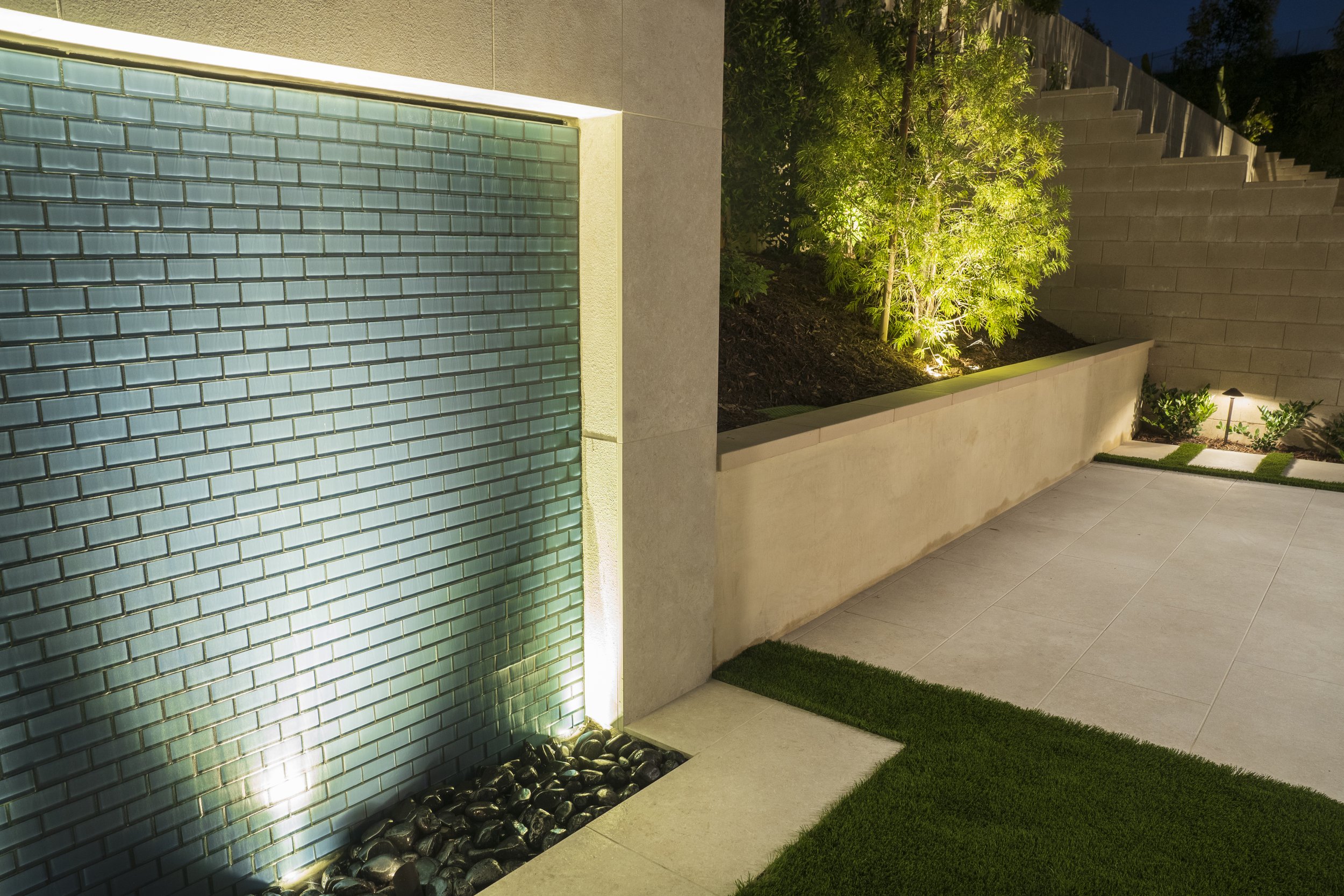 Custom vs. Prefab Water Features: Finding the Right Fit for Your Outdoor Space