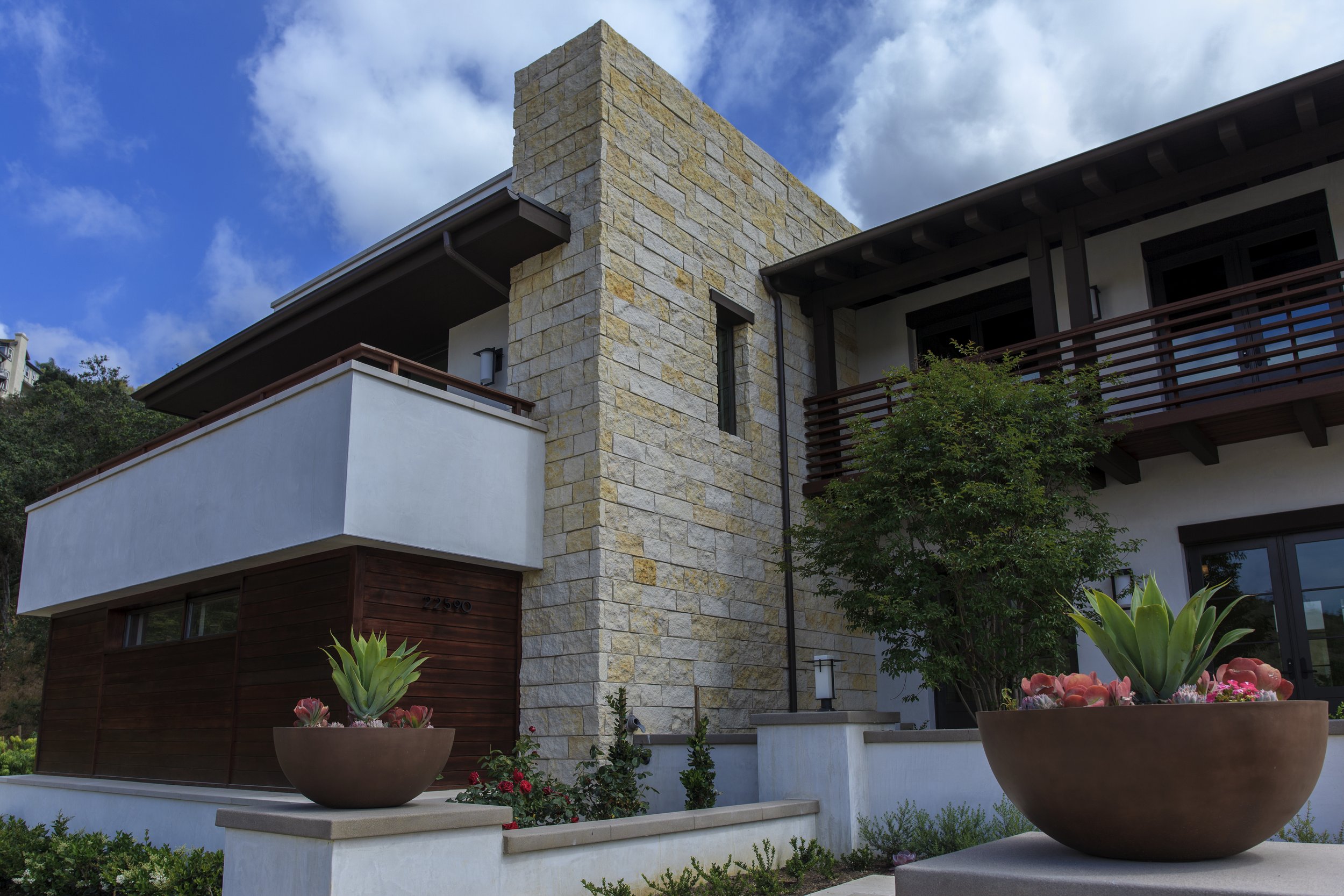 The Stone Wall: Orange County’s Most Underrated Luxury Feature
