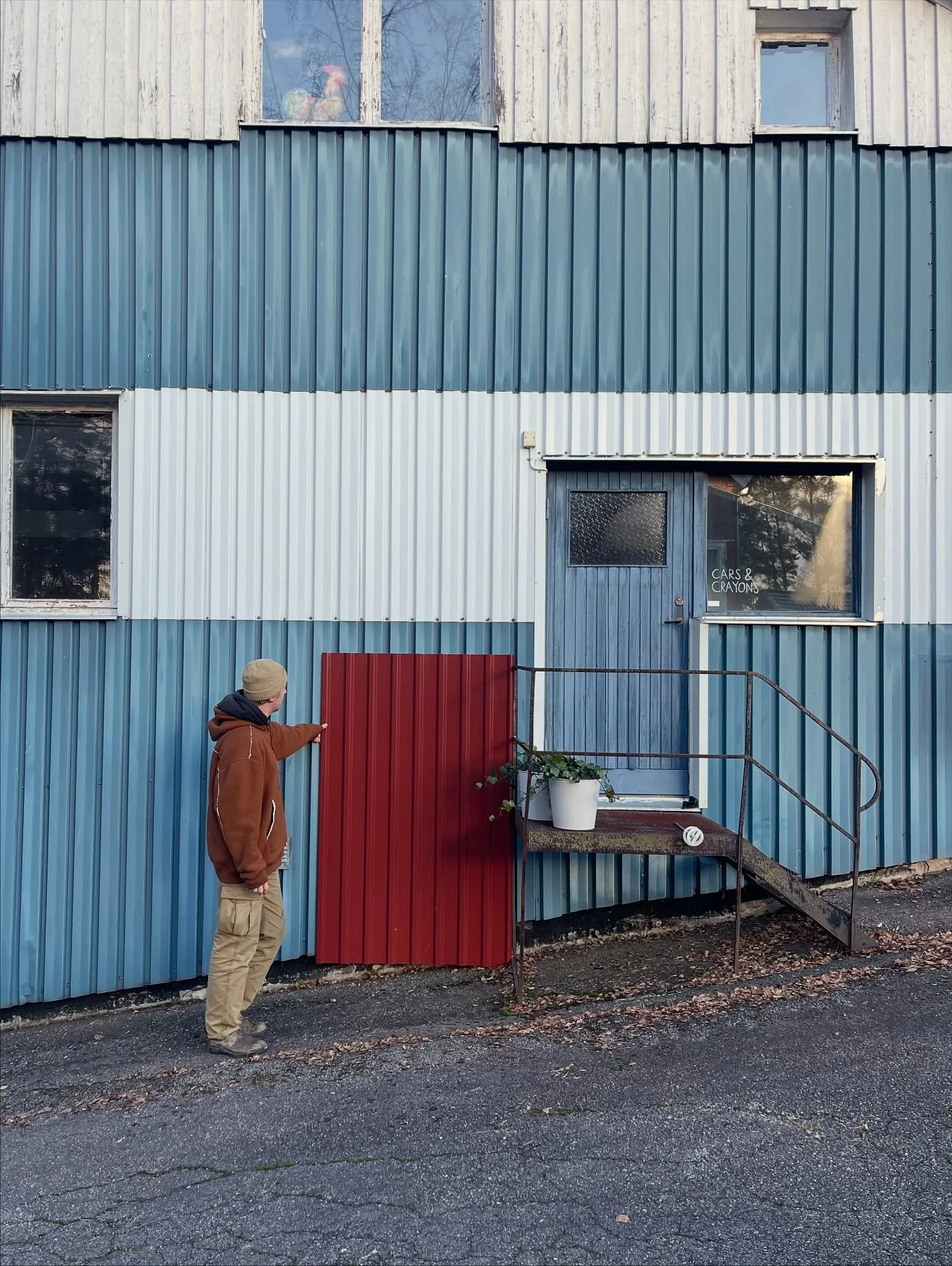 Beautiful things are happening at our peaceful little spot tucked away here in Bengtsfors. 

This weekend, on our drive back from G&ouml;teborg, we were just in time to catch a beautiful sunset over the town. From there things just got better!

The f