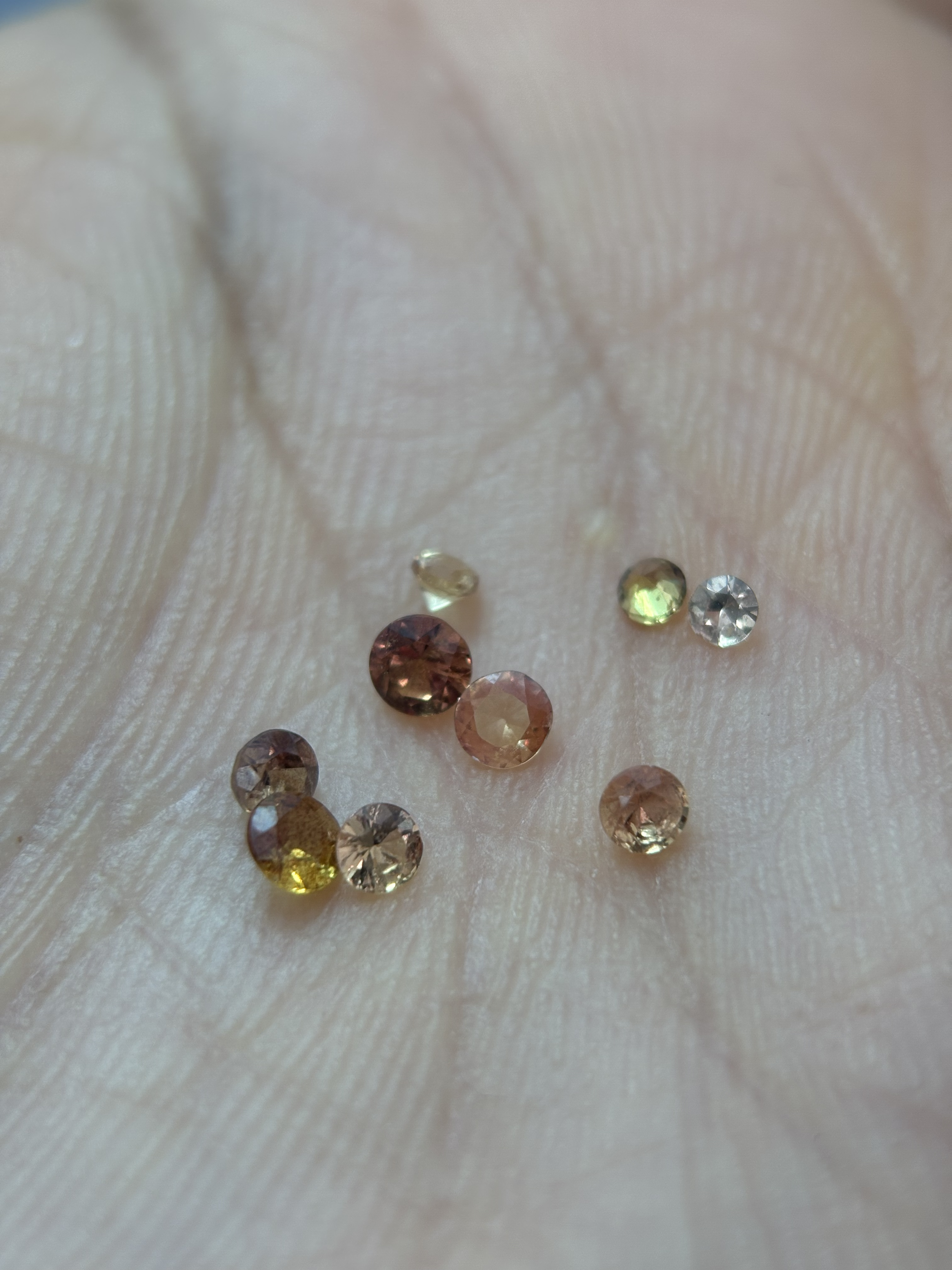 Brilliant Round Peach (Cola) Montana Sapphires