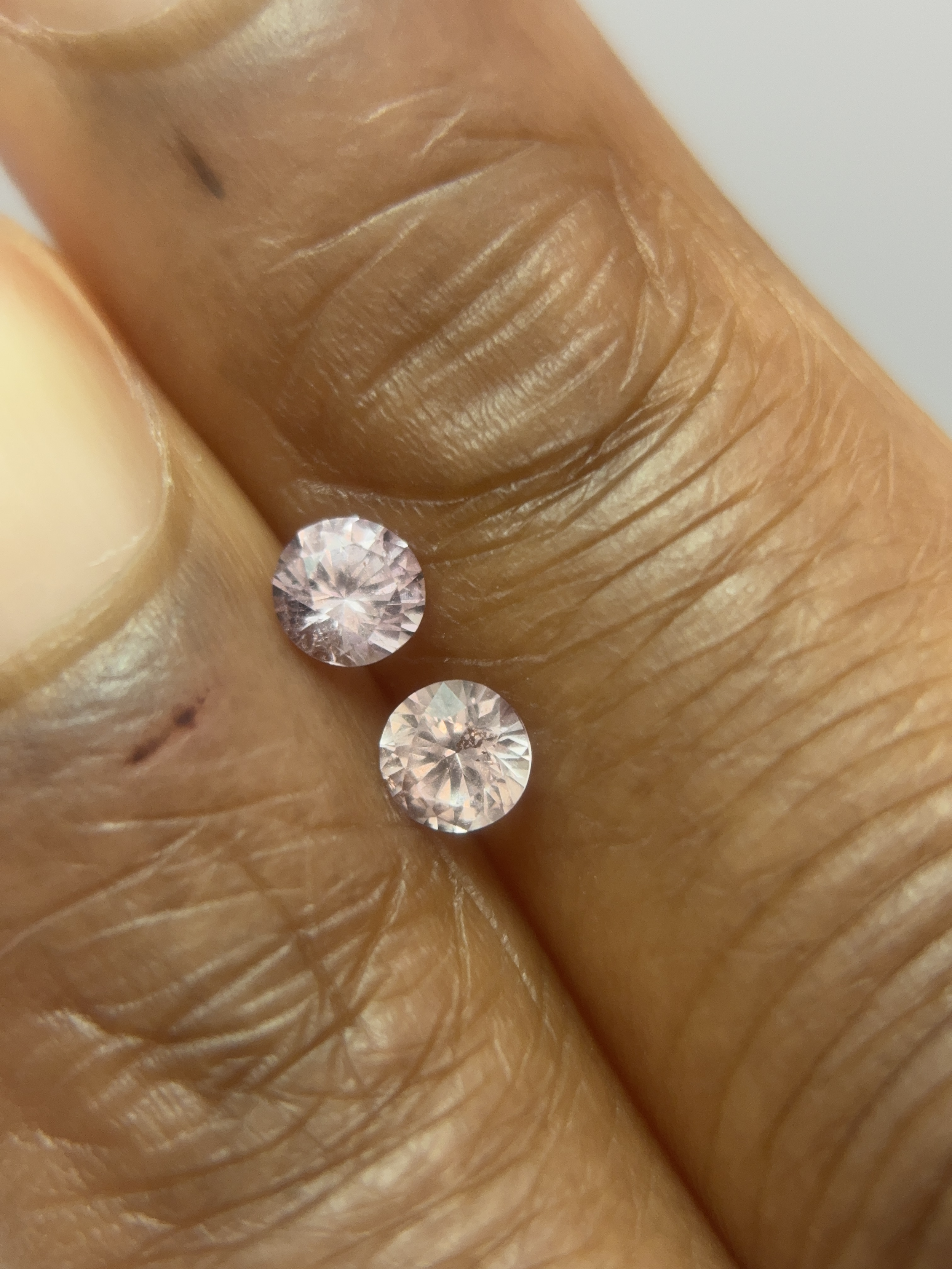 Brilliant Round savorite Peach Garnet