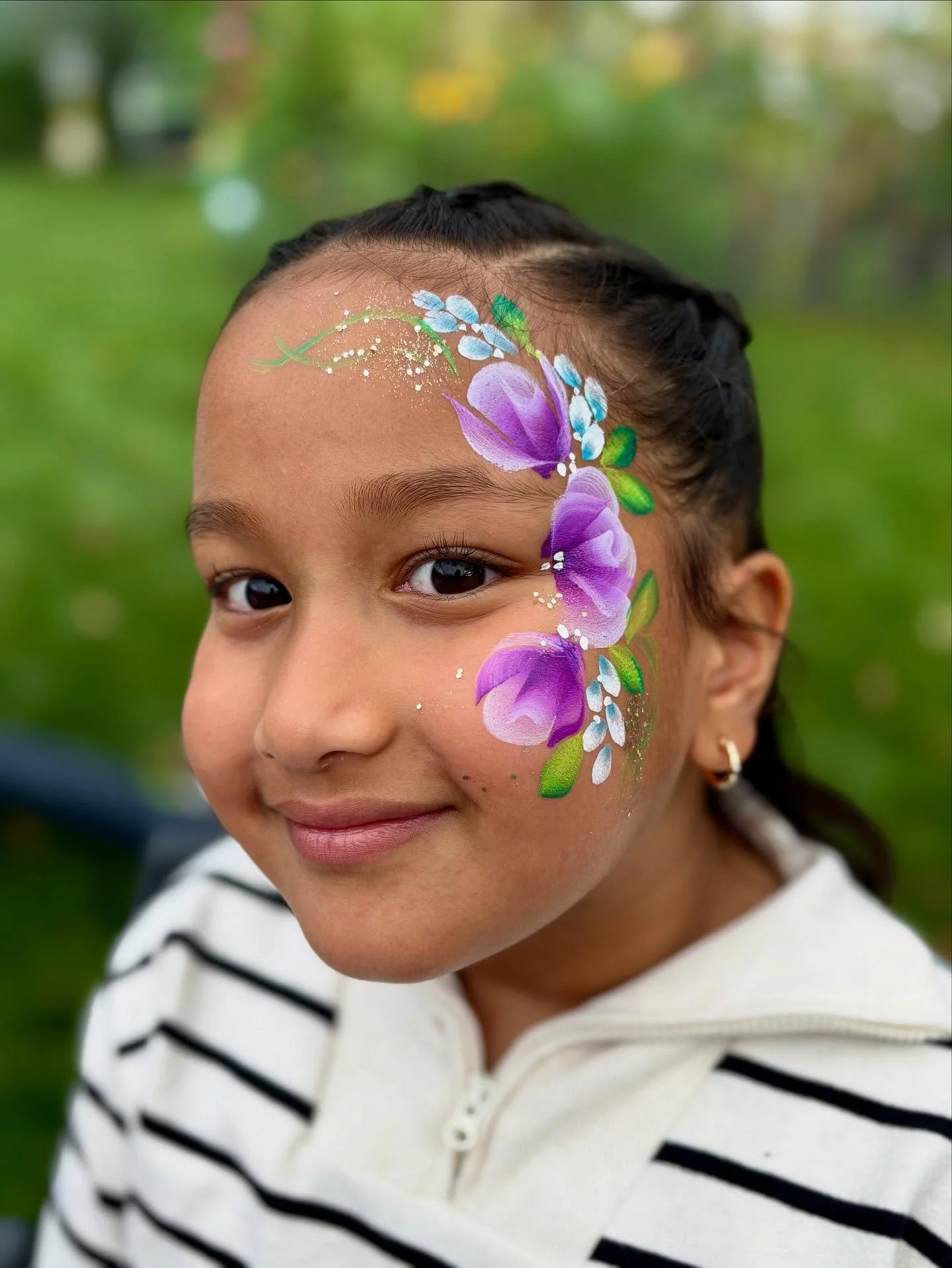 Look at those sparkling eyes and how they pop with purple roses! 

#facepaint #facepainting #facepaintersofinstagram #facepaintingkids #facepaintingideas #madisonwi #madisonwisconsin