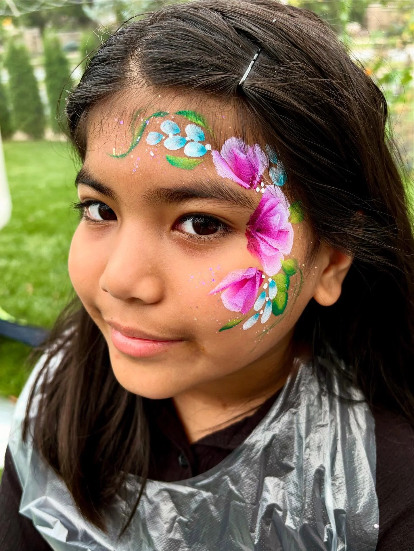 Florals are my FAVORITE! This is such an awesome style for all ages, but tweens and teens especially love this one 🌹🌷🌻

#facepaint #facepainting #facepaintersofinstagram #facepaintdesigns #floralfacepaint #flowerfacepaint #madisonwi #madisonwiscon