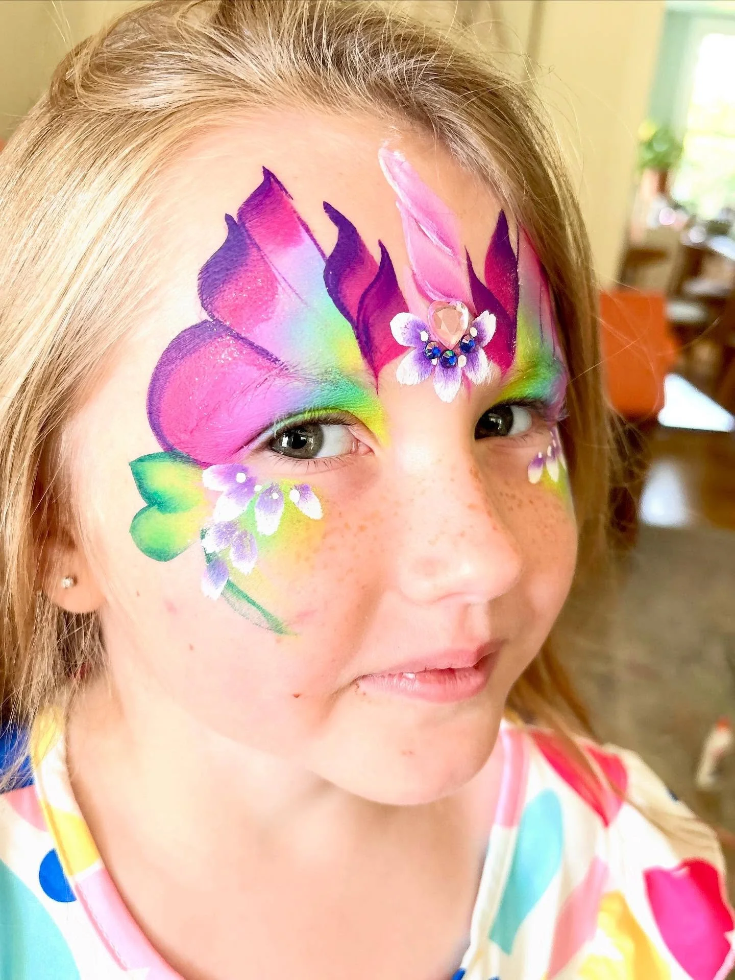 Uni-fly? Butter-corn? We couldn&rsquo;t decide. Design inspired by @aurorafaceandbodyart 

#facepaint #facepainting #facepaintersofinstagram #facepaintdesigns #madisonwi #madisonwisconsin
