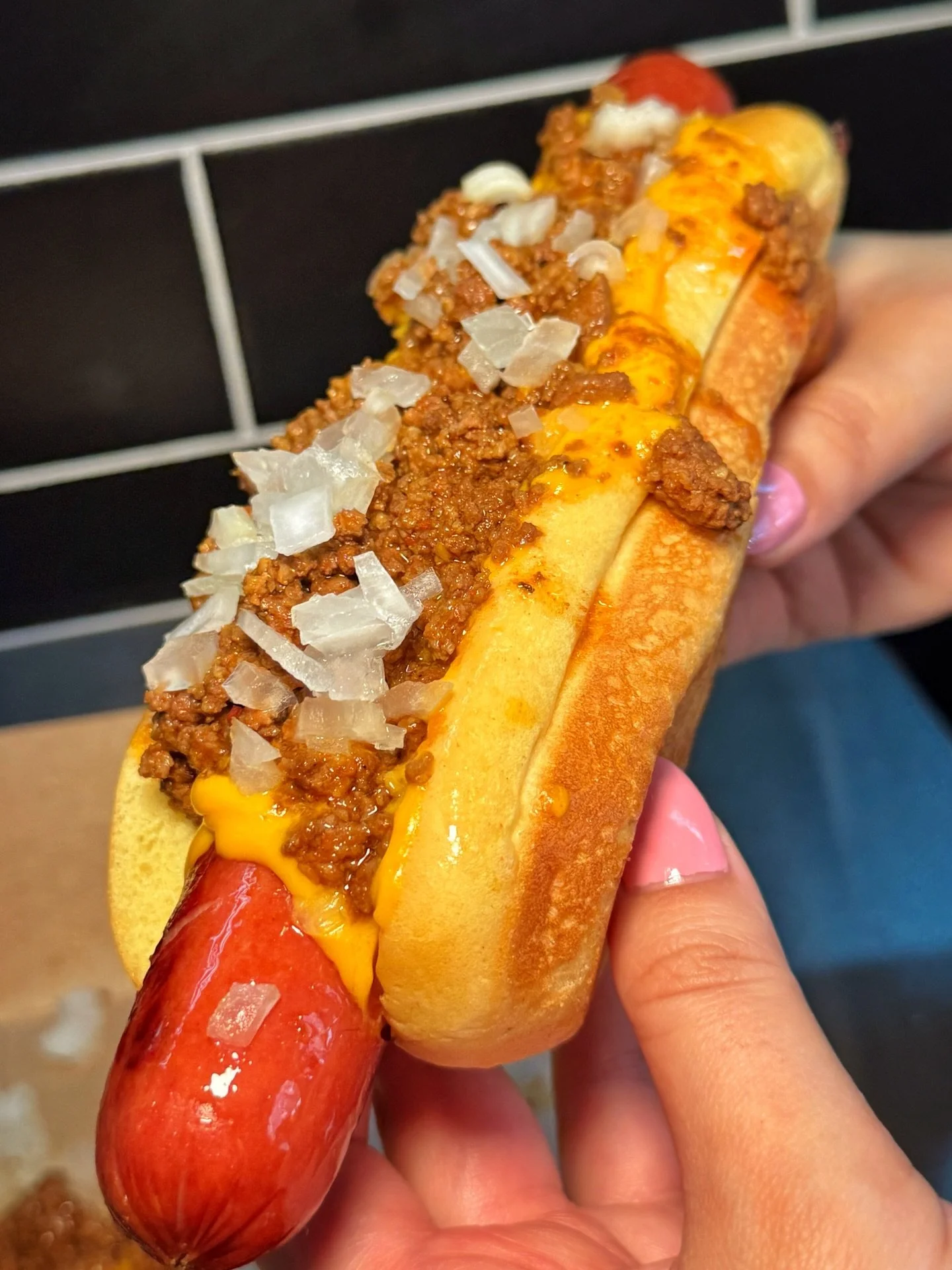 Messy, stacked, and packed with flavor, SMASHED CHILI DOG is a street-food classic done right! 🌭🌶️🔥
#SMASHEDNYC #NYC #NewYorkCity 
📍 516 Hudson St, NYC (West Village)
📍 94 3rd Ave, NYC (East Village)
📍 55 Water St, Brooklyn (Time-Out Market)
📍