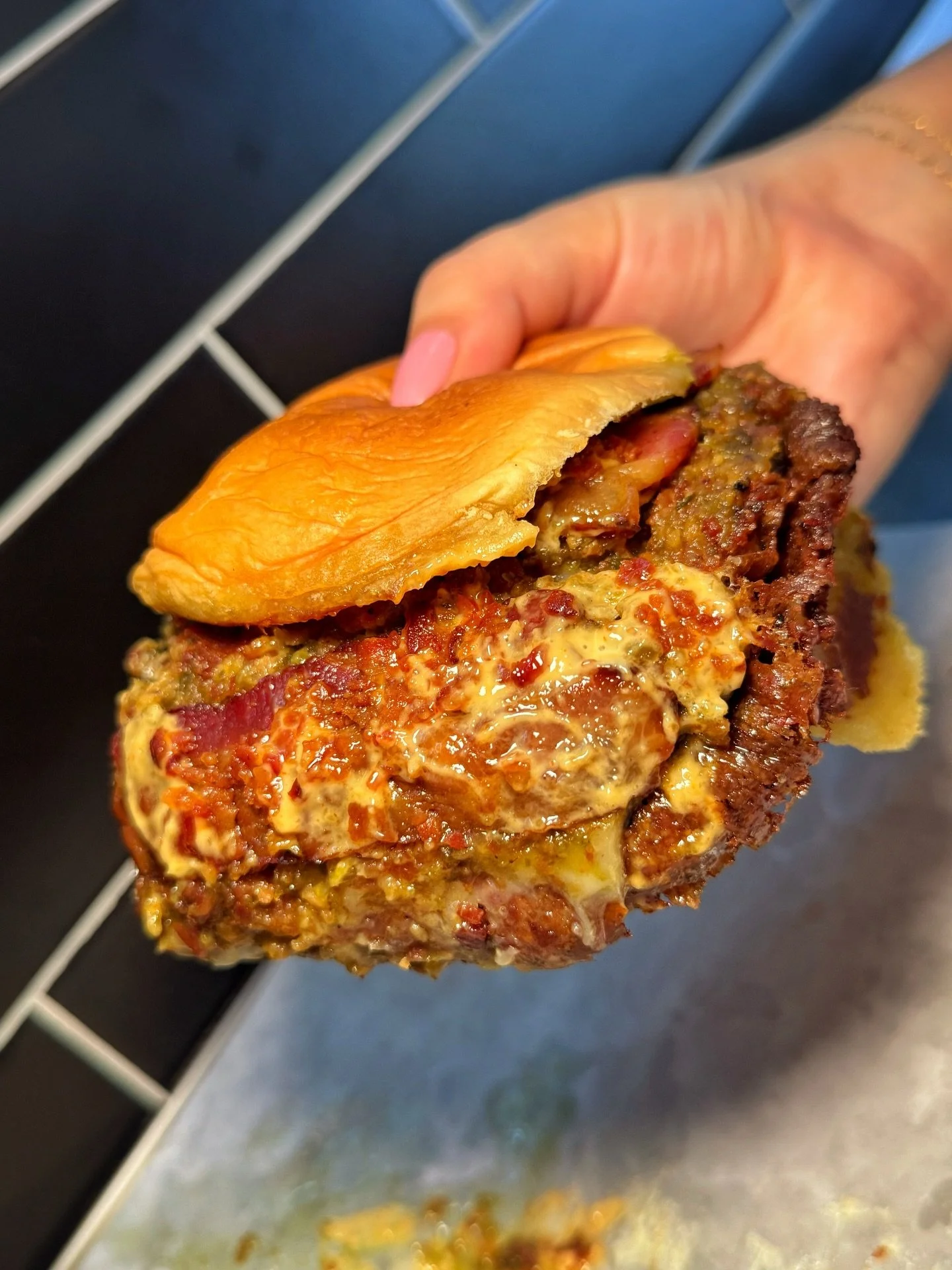 Smoky bacon and spicy peppers elevate BACON JALAPE&Ntilde;O BURGER, juicy with a kick! 🍔🥓🌶️
#SMASHEDNYC #NYC #NewYorkCity 
📍 516 Hudson St, NYC (West Village)
📍 94 3rd Ave, NYC (East Village)
📍 55 Water St, Brooklyn (Time-Out Market)
📍 124 E. 