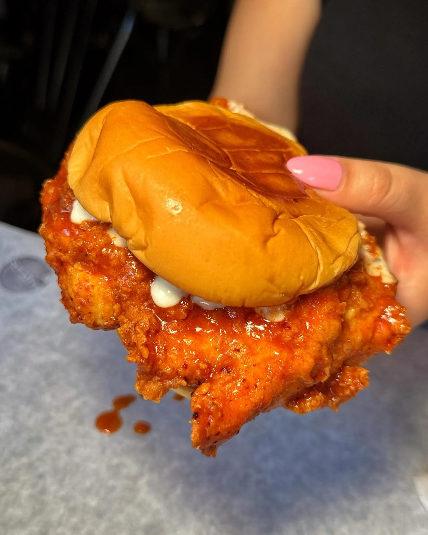 Crispy chicken tossed in tangy sauce defines BUFFALO CHICKEN SANDWICH, bold and spicy! 🍗🔥😋
#SMASHEDNYC #NYC #NewYorkCity 
📍 516 Hudson St, NYC (West Village)
📍 94 3rd Ave, NYC (East Village)
📍 55 Water St, Brooklyn (Time-Out Market)
📍 124 E. 1