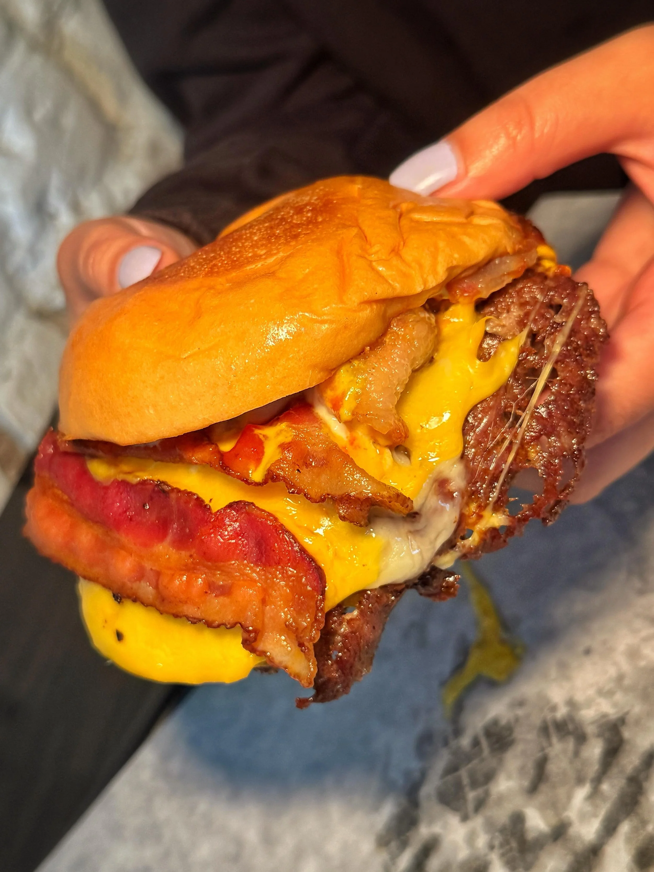 Crispy bacon and melty cheese make ULTIMATE BACON CHEESEBURGER a stacked comfort classic! 🍔🥓🧀
#SMASHEDNYC #NYC #NewYorkCity 
📍 516 Hudson St, NYC (West Village)
📍 94 3rd Ave, NYC (East Village)
📍 55 Water St, Brooklyn (Time-Out Market)
📍 124 E