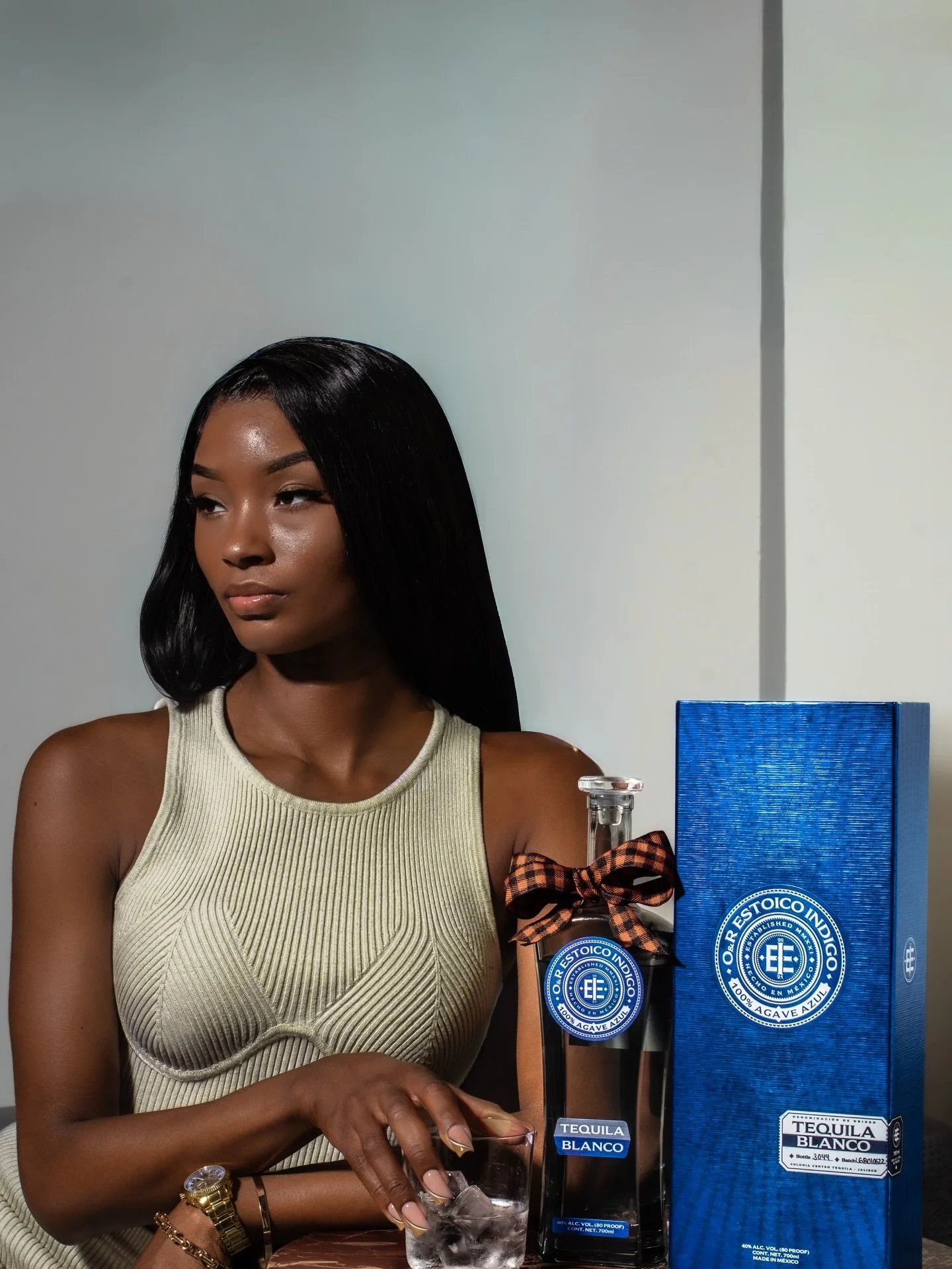 Estoico Blanco
No additives. No shortcuts. No noise.

Crafted from 100% blue agave and distilled with patience, Estoico Blanco delivers purity where it matters. Clean structure, natural sweetness, and a composed finish that speaks for itself.

Sip it