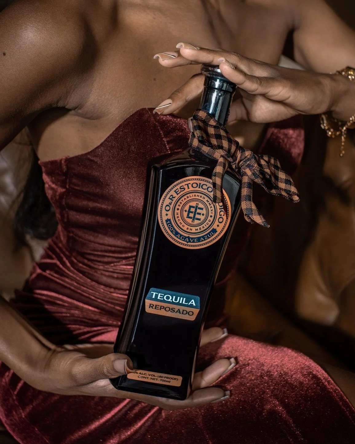 Walking into a holiday party empty-handed never feels right.
Pick up Estoico Indigo at Total Wine in South Texas or South Florida before you arrive. A luxurious gift that feels considered without being overdone.

Shop in store at @totalwinesanantonio