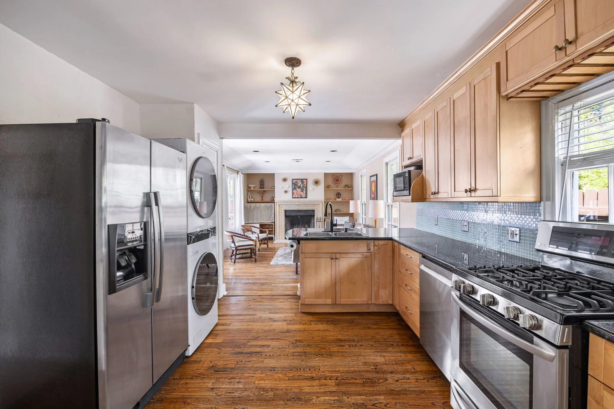 9-109 -305 E 50TH ST.jpg