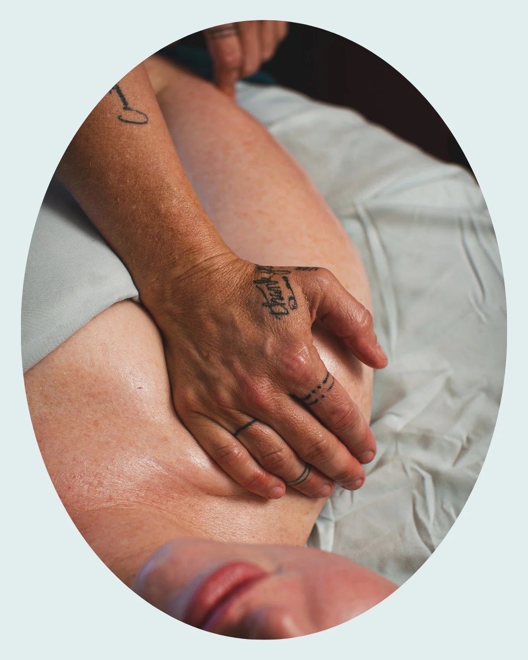 #healinghands #wellness #drippingspringsmassagetherapy
photo credit jamesdouglascooper ; model credit @rubyredsonjia