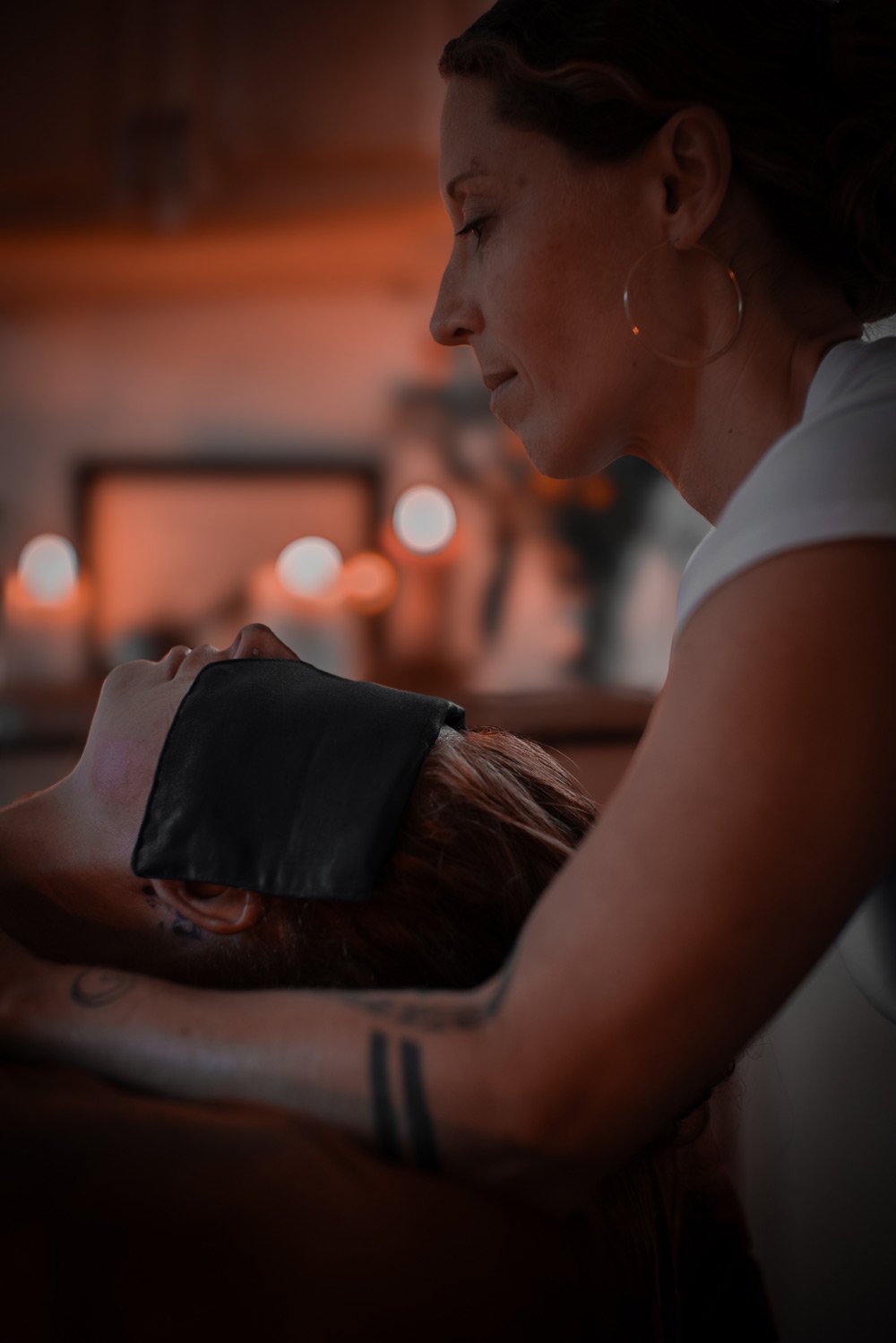 kele bodyworks in a therapeutic massage session with a client.