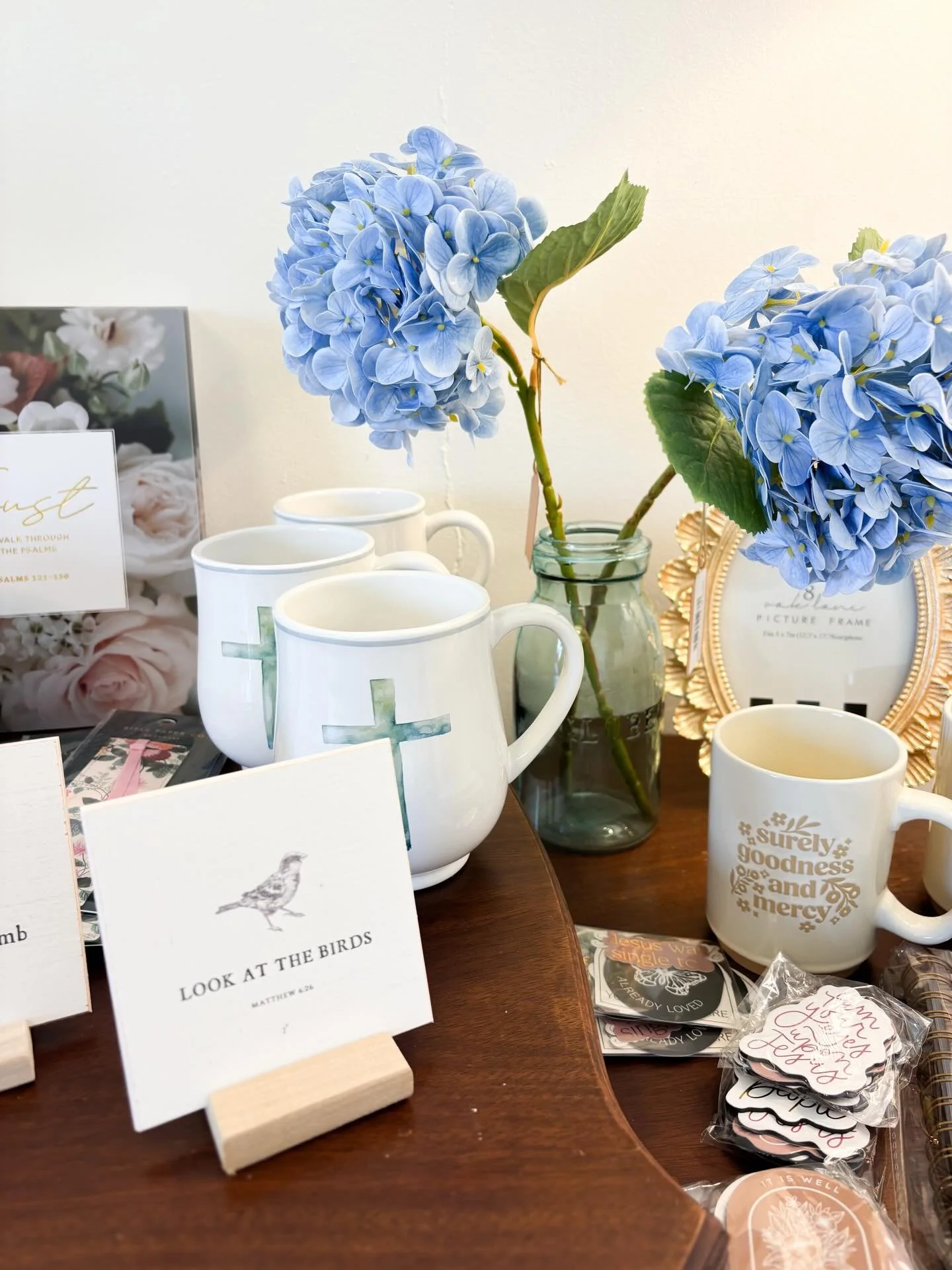 Spring has arrived at The Cotton Rail 🌸🐰
Florals, sweet little bunnies, fresh tea towels, and all the happy touches your home has been waiting for.

Come soak up a little small-town springtime with us. 
Open 10-4!

#bishopga #oconeecountyshopping #