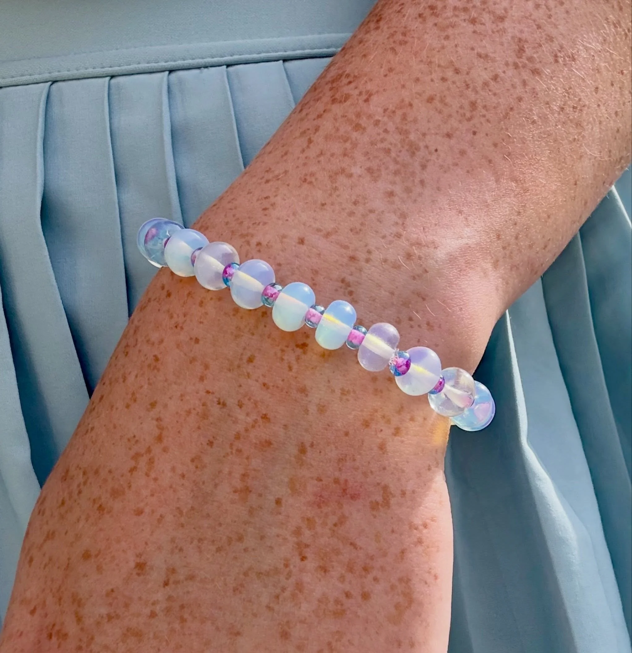 Cute on its own, perfect with the palette. Swipe for color pairing swatches for gear pairing inspo 💘
.
.
.
#jewelry #racing #motorsports racing gifts #gemstonejewelry #braceletstacks