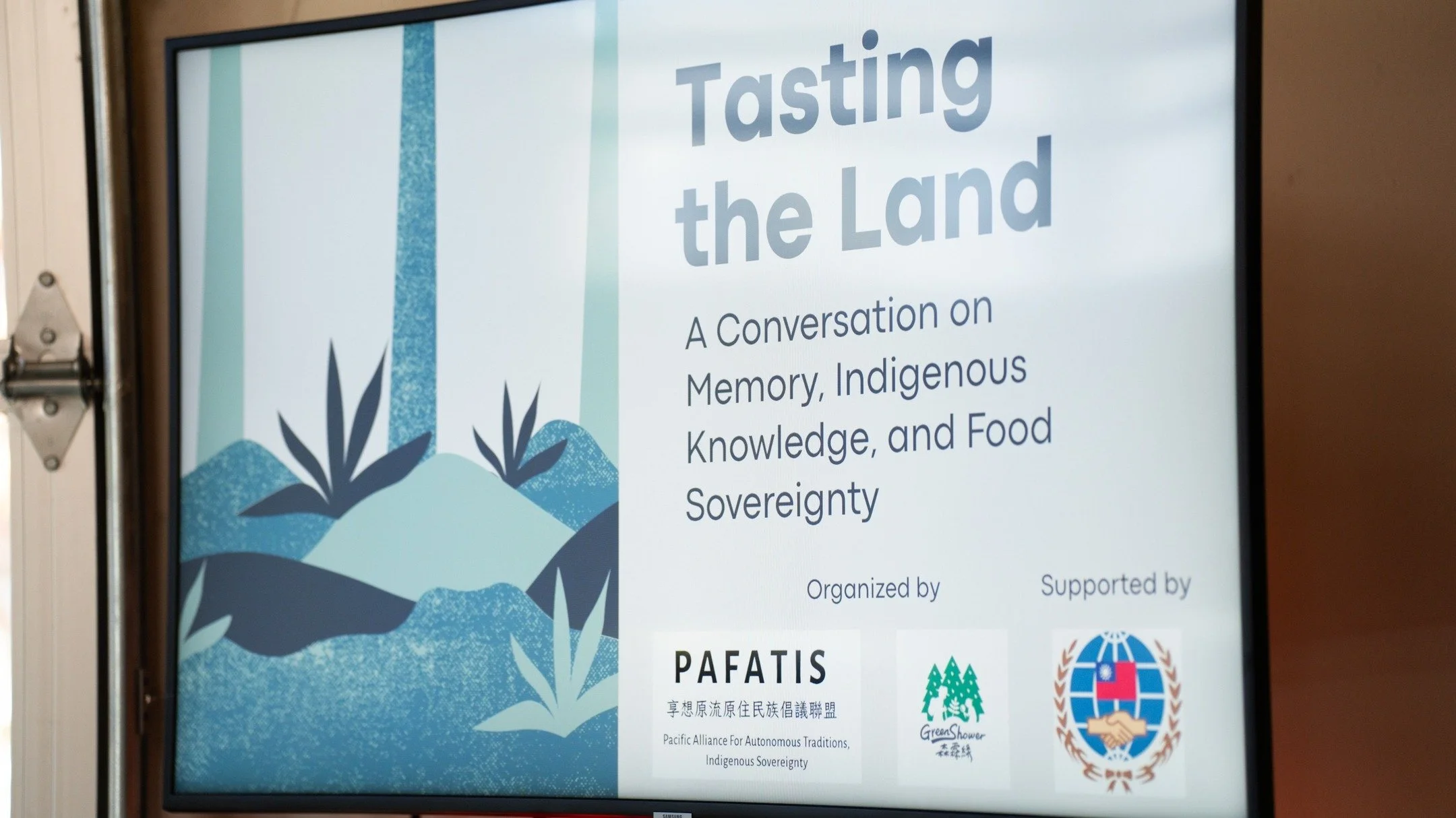 非常感謝大家參與11/8由 #PAFATIS 享想原流原住民族倡議聯盟 與 #森霖綠 共同舉辦的 Tasting the Land，活動圓滿落幕！

講者 Oscar 從花蓮縣原住民族野菜學校的參與經驗解釋什麼是原住民族食物主權，並娓娓道來支持在地食物、認識自己飲食的食物系統以及實踐與自然共生的重要性。曾任 #台灣荒野保護協會 志工解說員、現於西雅圖共同創立 #GreenShower 的勁文（RC Lai）則帶著聽眾探索臺灣與美國華盛頓州在氣候、自然生態與植物多樣性的關聯性。這次活動我們也準備了