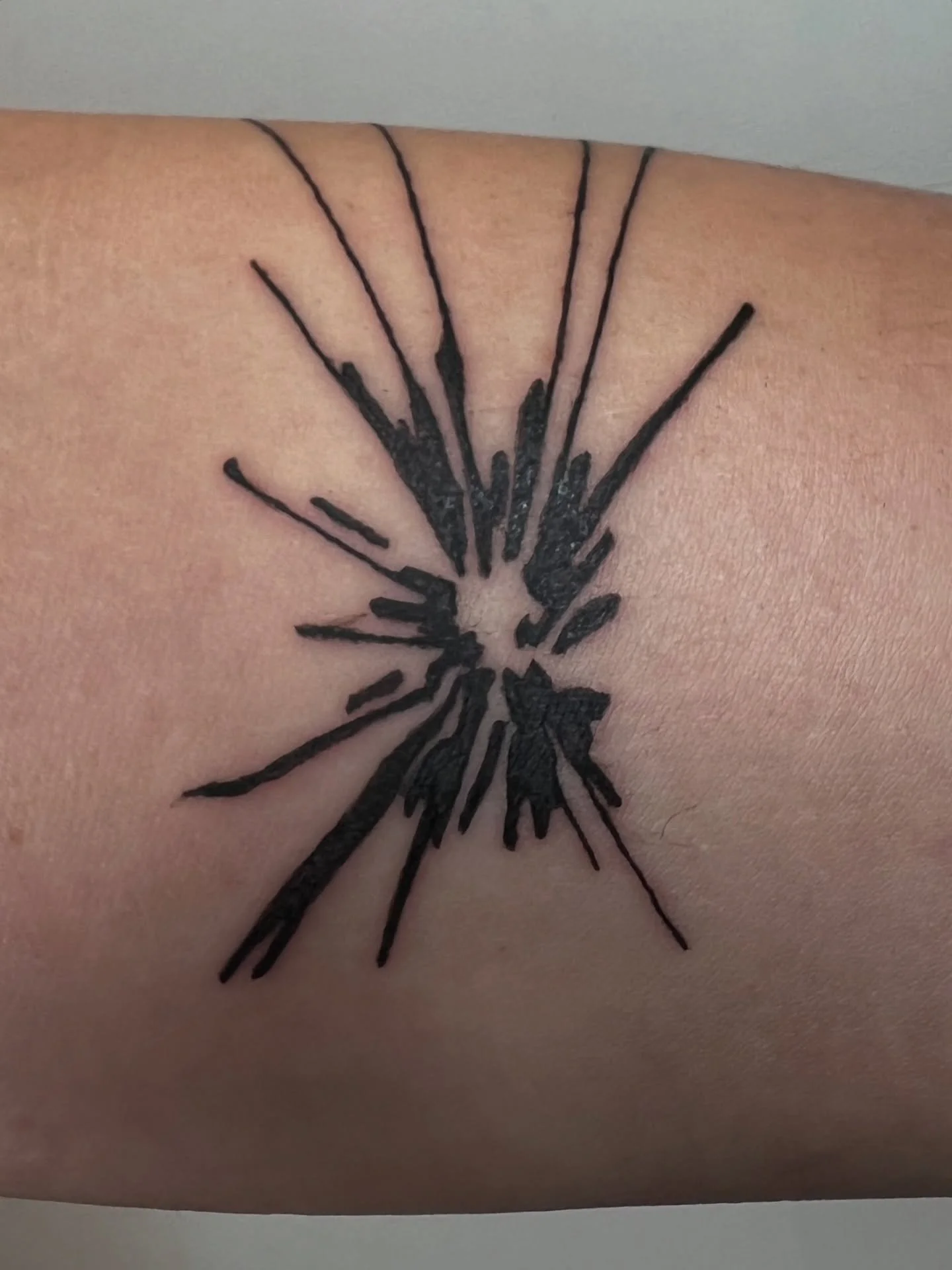 3 tattoos for a lovely person 🌷
thank you so much for your trust and good taste😝 looove these sigils to bits!

#abstracttattoo #ornamentaltattoo #sigiltattoo #contemporarytattoo #londontattoo #tattooartist