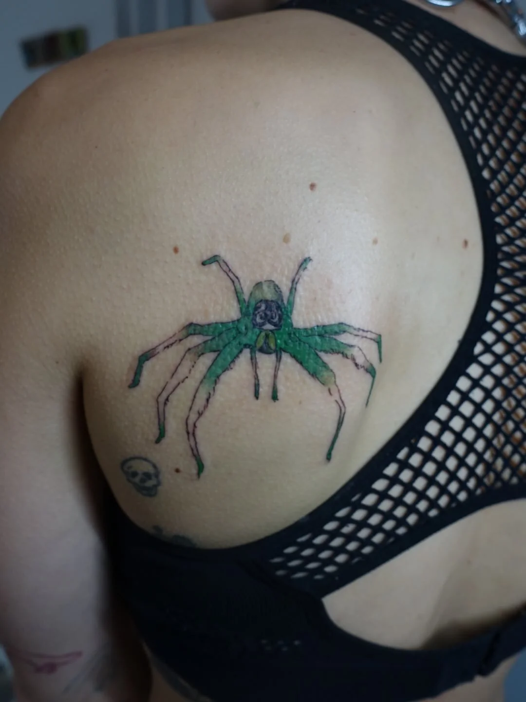 Green jumping spider 🕷️ lyssomanes viridis 
thank you so much for getting this :^)

#tattoolondon #colourtattoo #spidertattoo #tattooartist #3rl #nofilter #jumpingspider #contemporarytattooing #tattooart #londontattoostudio