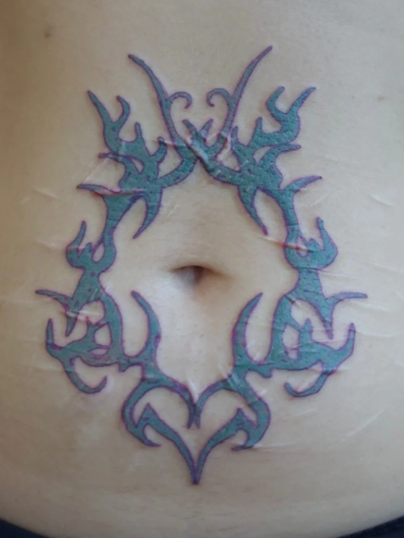 ornamental belly button frame tattooed at @yaba.ldn ⋆.˚
in love with these colours 𓍯𓂃𓏧♡
thank you so much!

#londontattoo #colourtattoo #stomachtattoo #ornamentaltattoo #abstracttattoo #organictattoo #biotribal #tattooartist #colortattoo #turkisht