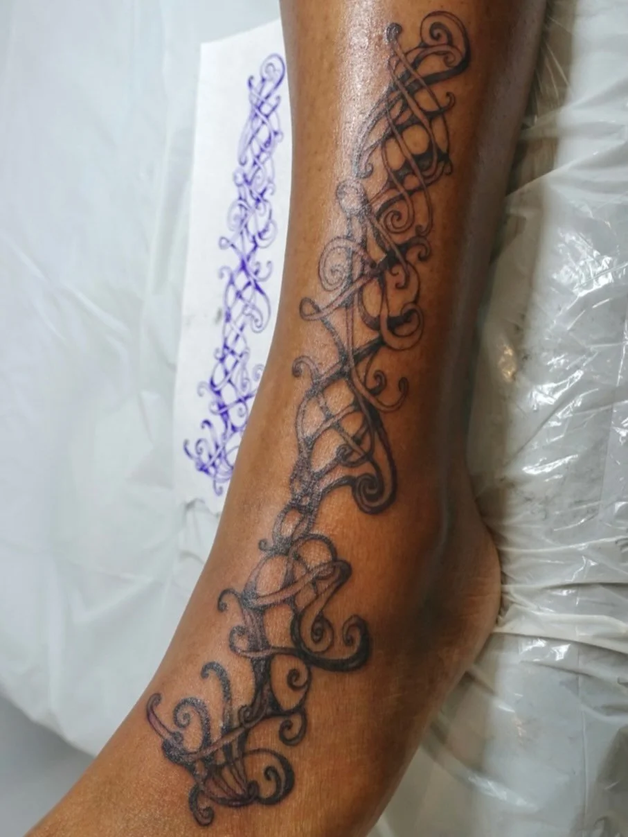ornamental lace. thank you sayuri!
꧁꧂꧁꧂꧁꧂
#ornamentaltattoo #lacetattoo #tttism #tattooartist #londontattoo whimsigoth tattoo alternative style fyp leg tattoo foot tattoo tattoo design turkish tattoo artist london