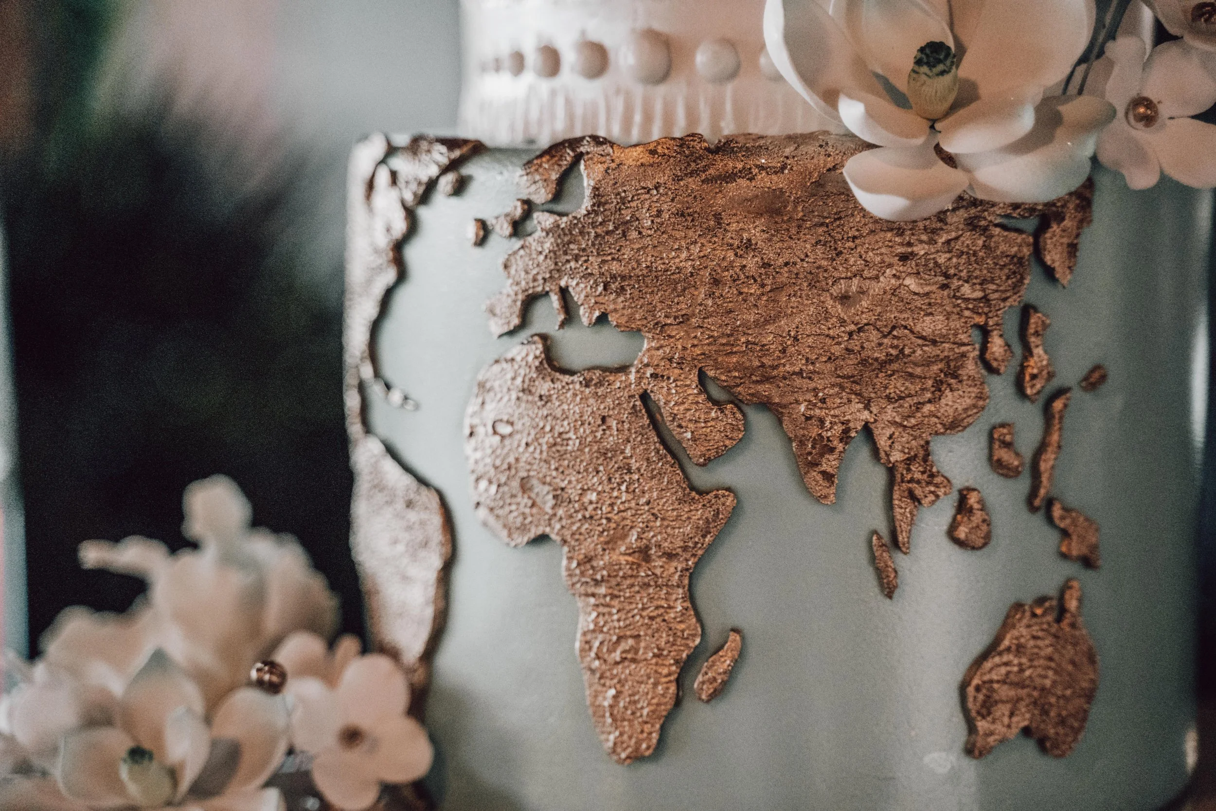 Map themed wedding cake