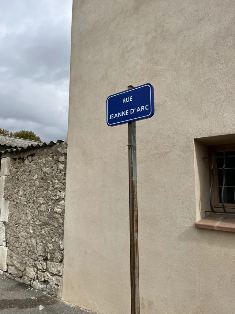 Rue Jeanne D'Arc in Marignane, near the brackish water