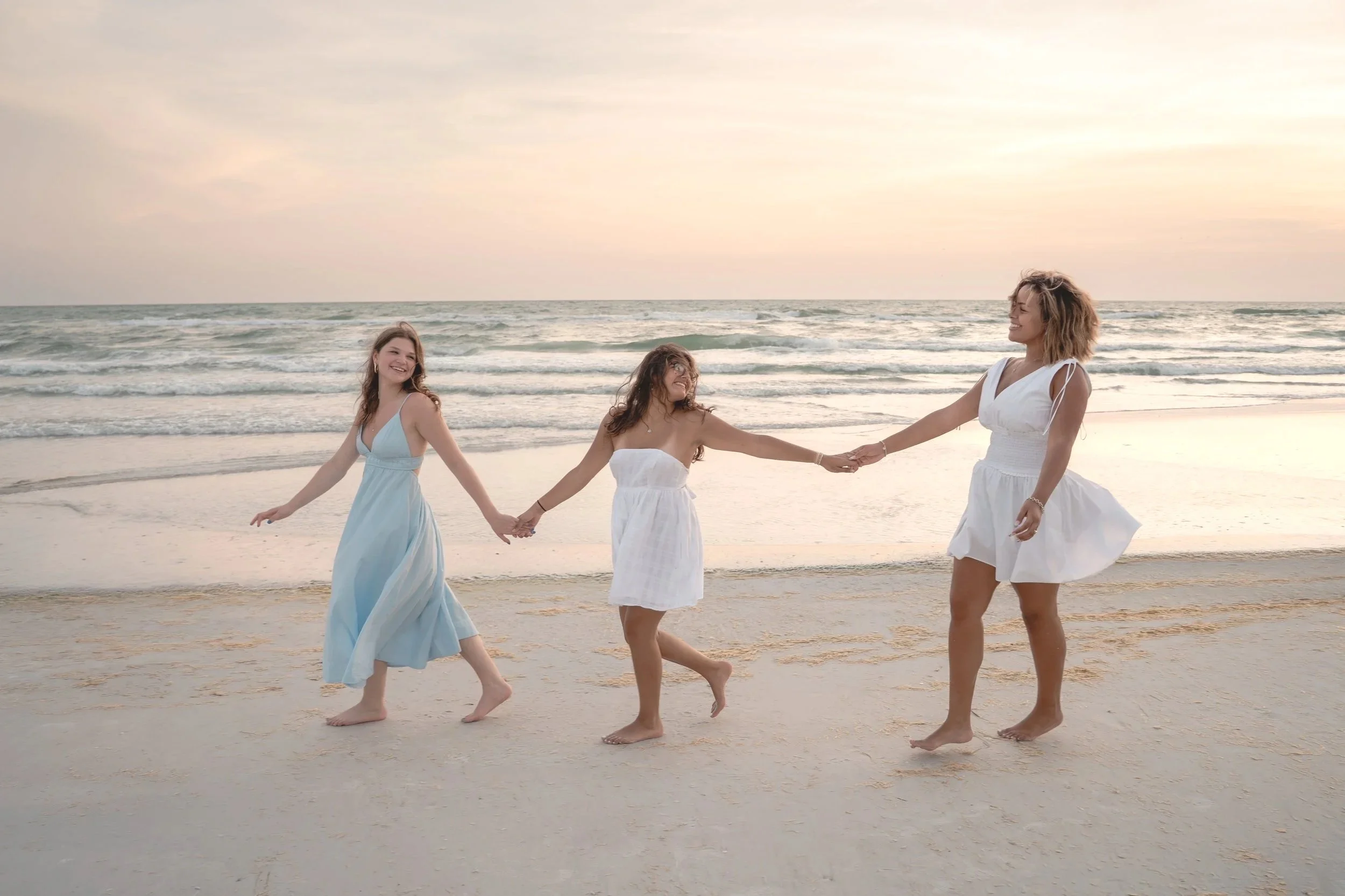 best-friends-senior-photos-sarasota-beach.jpg