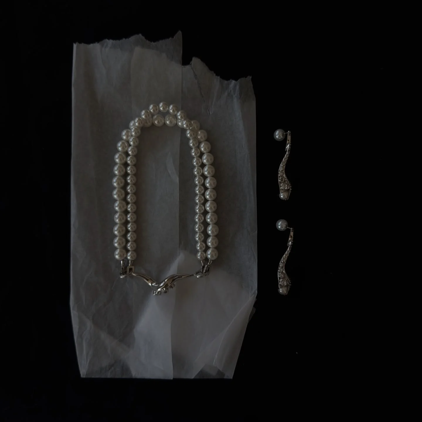 Pearl white and silver are a match made in heaven.
.
.
.
.
.
#pearlbracelets #pearlnecklace #whitegoldplated #jewelry #canada #maverickeden
