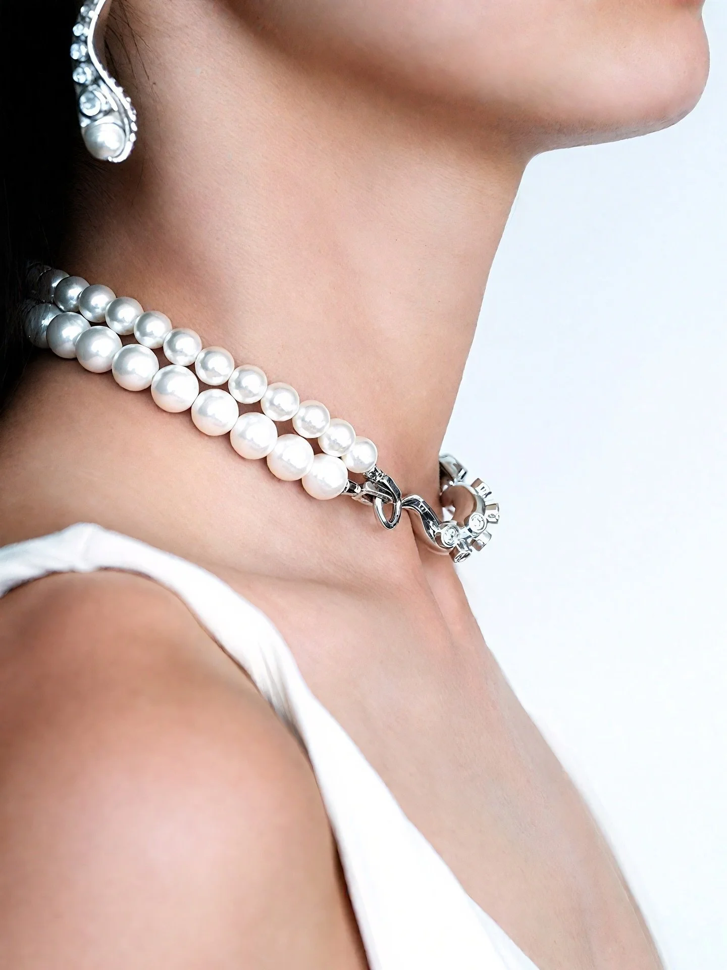 The detachable Kraken&rsquo;s Pearl Choker is now available in store. All pre-orders will be shipped out on the 25th.Thank you all for your patience.🫶💗
.
.
.
.
.
.
.

#choker #pearlchoker #jewelry #necklace #fashionaccessories #canadajewelry #toron