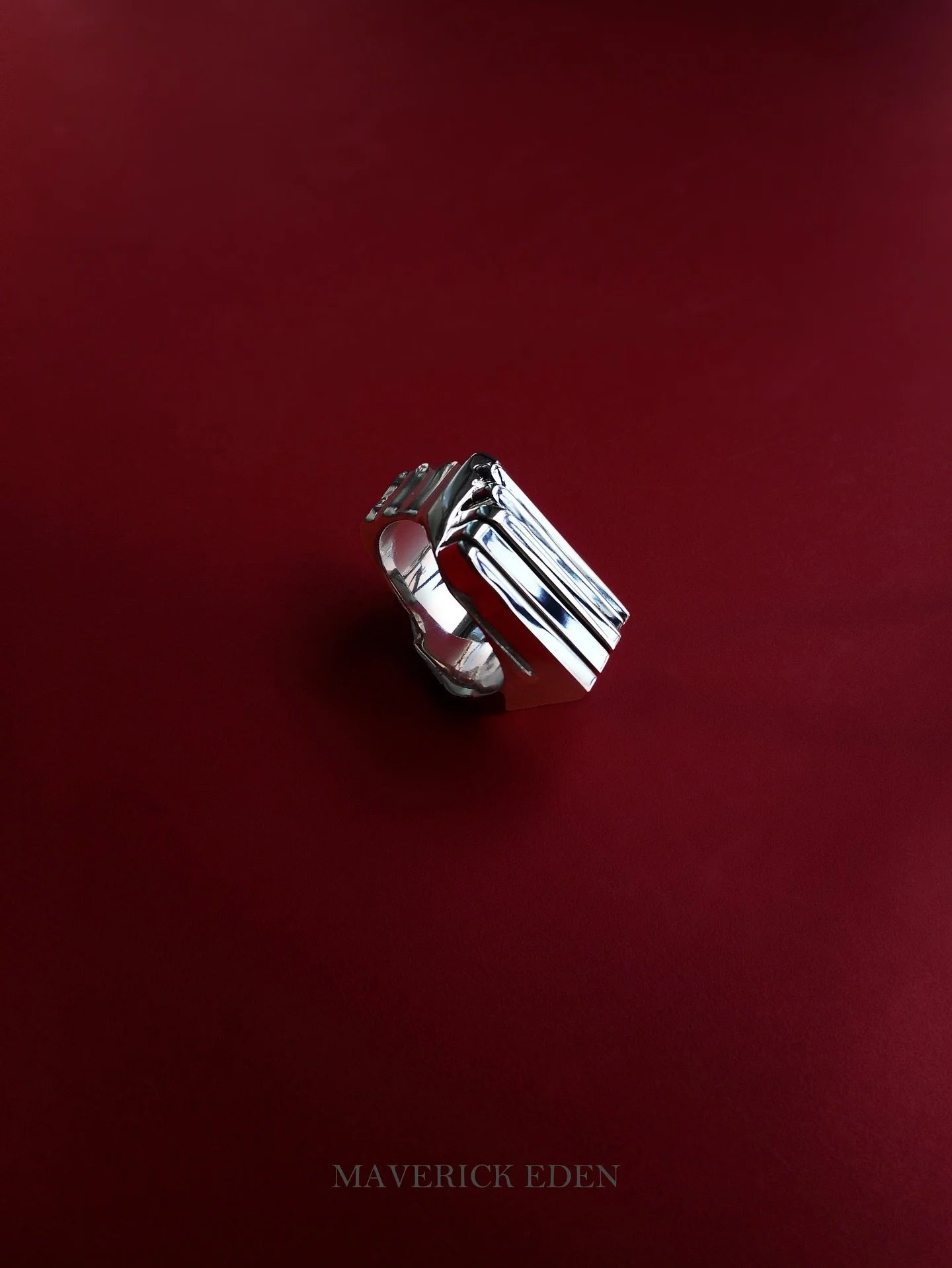 Glacier steps Ring.
Three sizes available in store.
.
.
.
.
.
.
.
#silverjewelry #boldstyle #edgyjewelry #maverickeden #sculpturaljewelry #silverring #uniqueaccessories #icyaesthetic #futuristicsilver #unisexstyle #fashionstatement #minimaliststyle #