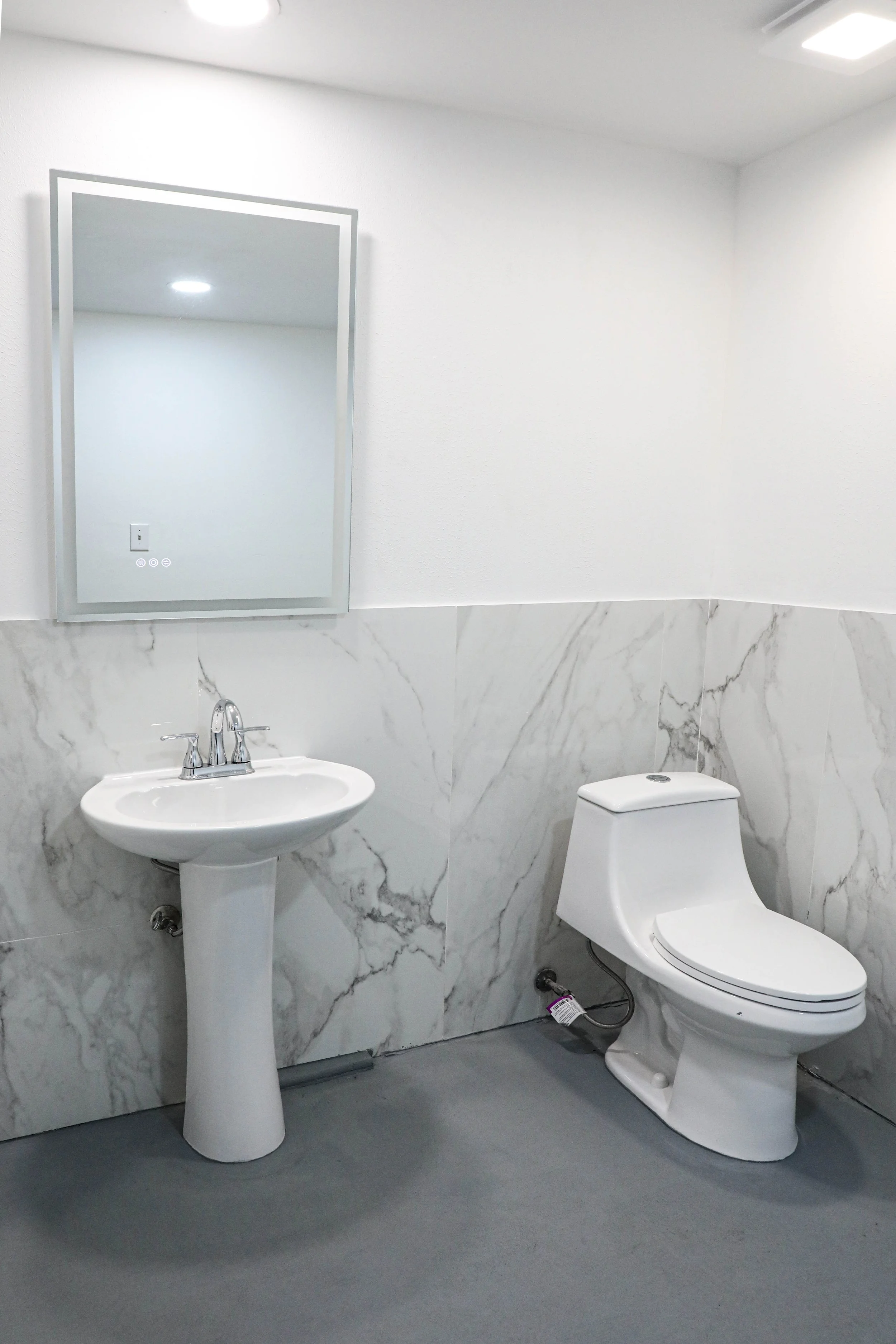 HEIGHTS_Restroom-1.jpg