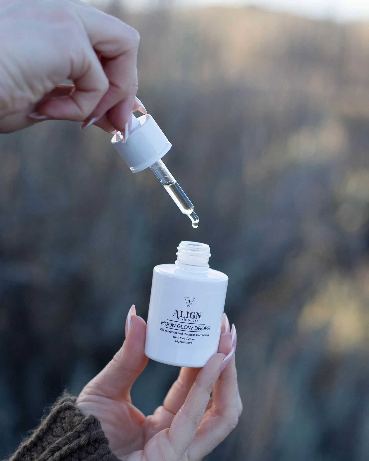 🌙 Glow Like the Moon🌙
Say hello to Moon Glow Drops &mdash; a high-performance serum infused with a potent dose of niacinamide in a time-released delivery system for max results with zero irritation!

✨ Smooths &amp; brightens dull, uneven skin
✨ Fa