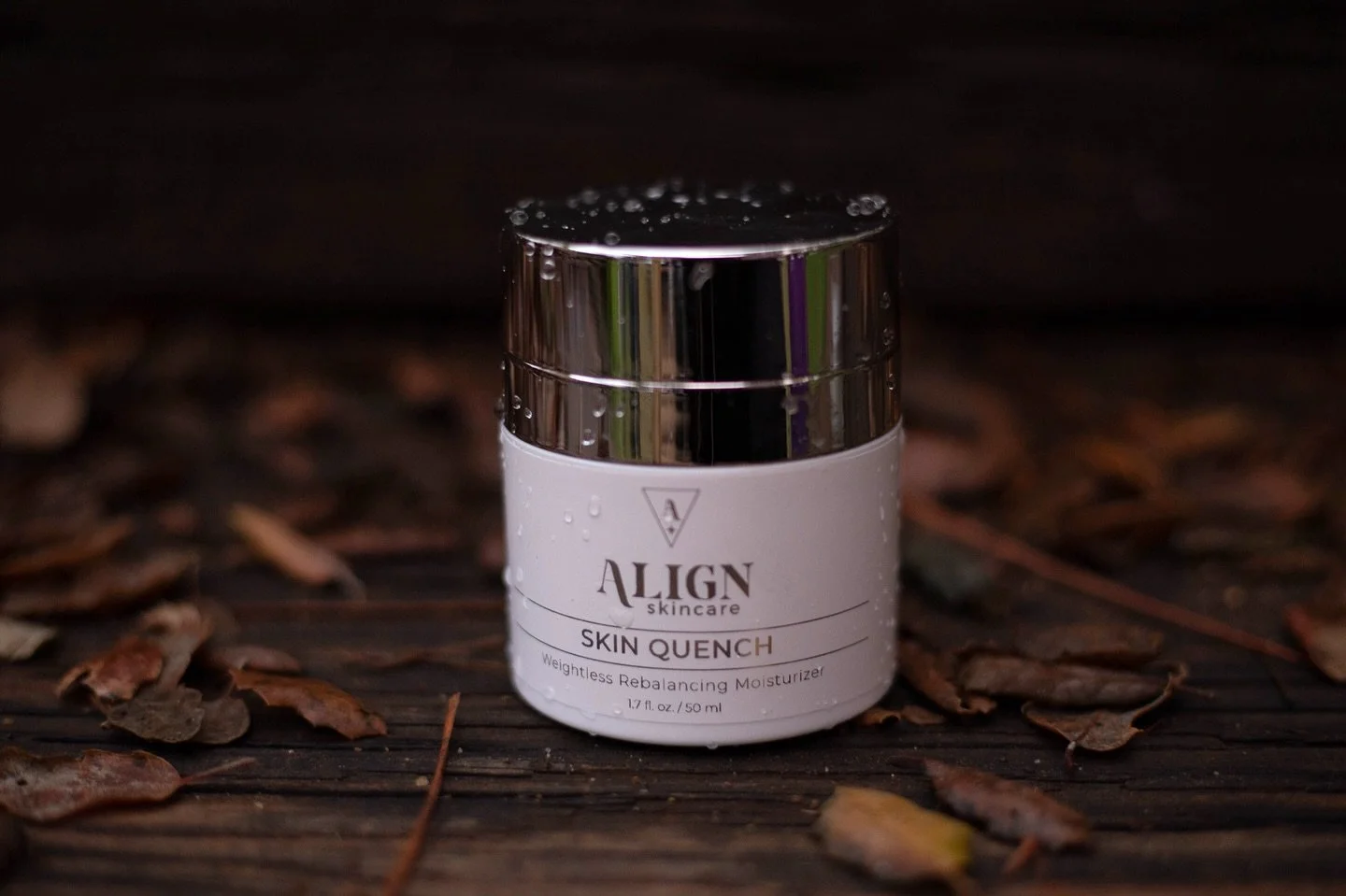 Because everybody wants their skin ✨quenched✨ for summer! This age-defying lightweight moisturizer balances microbiome and restores skin&rsquo;s natural barrier with vegan postbiotic and biomimetic ceramides. Powerful tripeptides support healthy coll