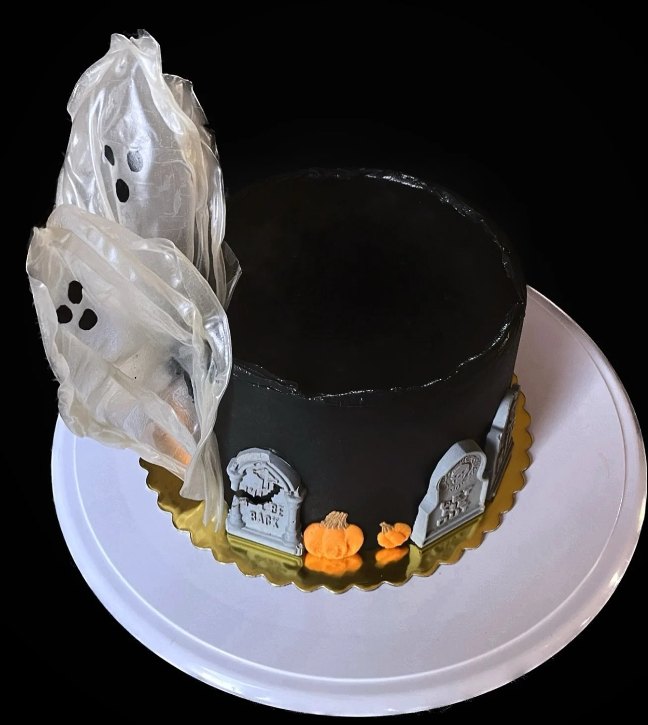 What&rsquo;s your treat of choice for Halloween? Let me know! ⬇️

P.S. only FOUR more days to get your hands on the Halloween promo we&rsquo;ve got going on! 6 assorted Halloween sugar cookies for only $31 (that&rsquo;s 15% off!) 🎃👻

DM or visit ou