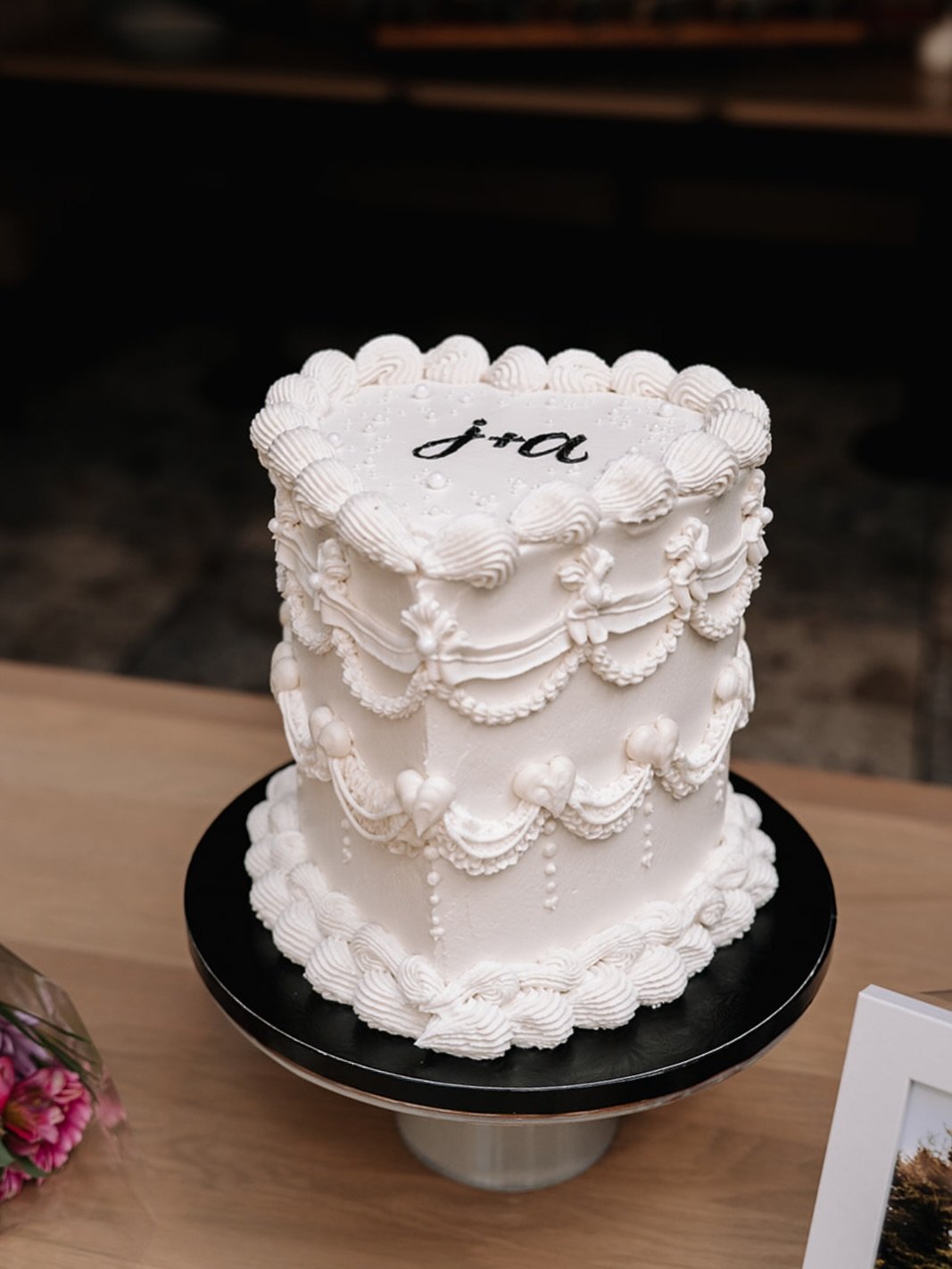 Okay okay, enough teasing. Here she is in all her glory, probably one of my most favourite cakes I&rsquo;ve made to date &hearts;️

So grateful to the most adorable couple, @adamsuleman03 and @justin.wj.lim, for letting me be part of their engagement