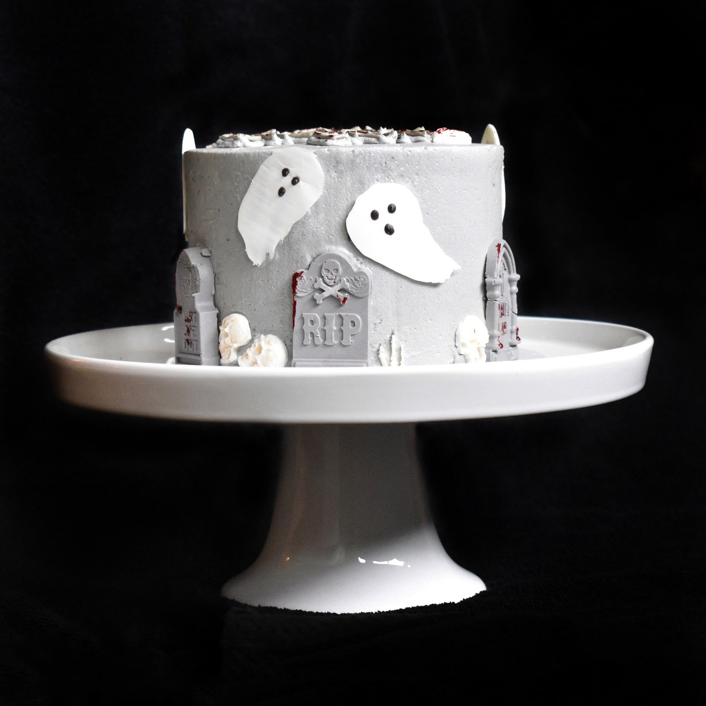 Happy Halloween! 👻

I hope you have a spook-tacular day filled with lots of treats (and no tricks) 🍬 Be safe out there tonight! 🎃

P.S. Halloweekend is in full swing - last day to snag the Halloween sugar cookie deal is TODAY! 🖤
.
.
.
.
.
#shopsm