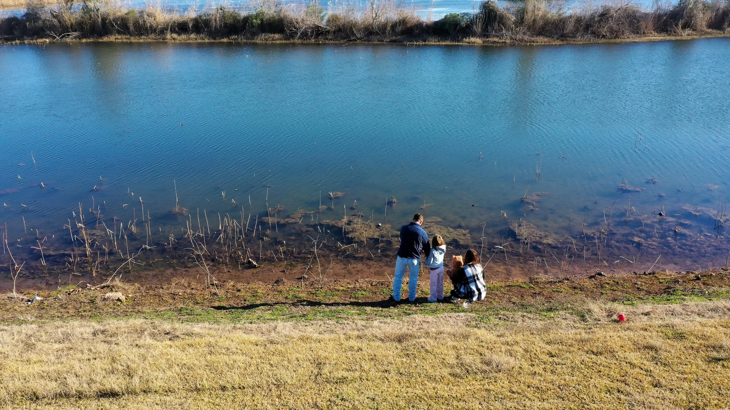 Family fishing on the shores of Twin Lakes Anglers Club.