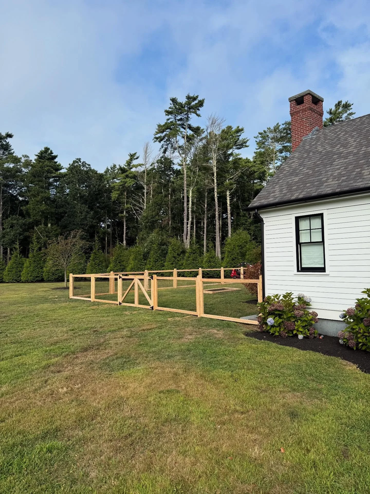 Just finished installing 300&rsquo; of cedar fencing in Falmouth, MA! 

Our landscape design team is moving on to craft the surrounding patio design for the upcoming pool installation! 

Yard Dogs Landscape Co. 508-733-3992

#YardDogsLandscapeCo #Lan