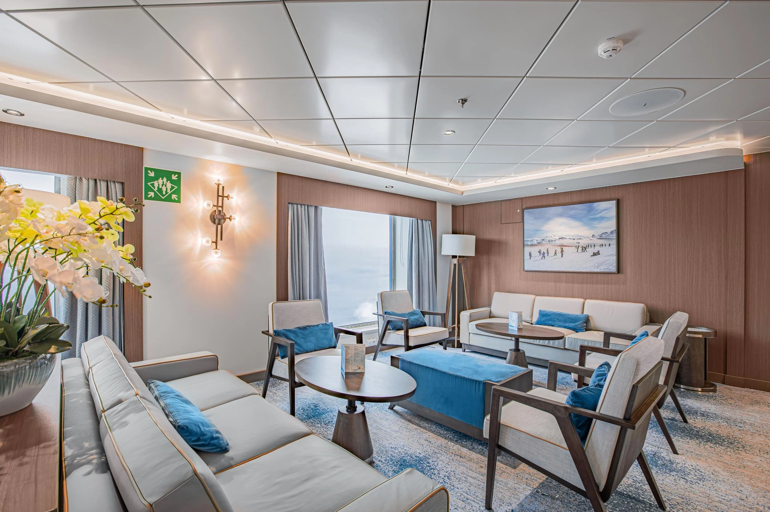 Cruiseship_OceanVictory_Nordic Bar_02_AE_SMALL.jpg