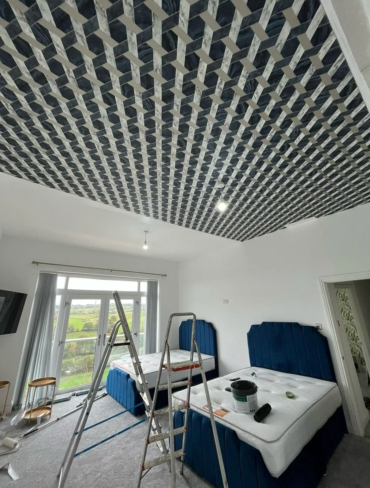 &lsquo;Can you wallpaper the ceilings?&rsquo; 👀 

We are always looking to step out of our comfort zone in what we can offer and achieve&hellip;well, with wallpapering ceilings, I&rsquo;d say we achieved that 🤣

This is a work in progress but we ju
