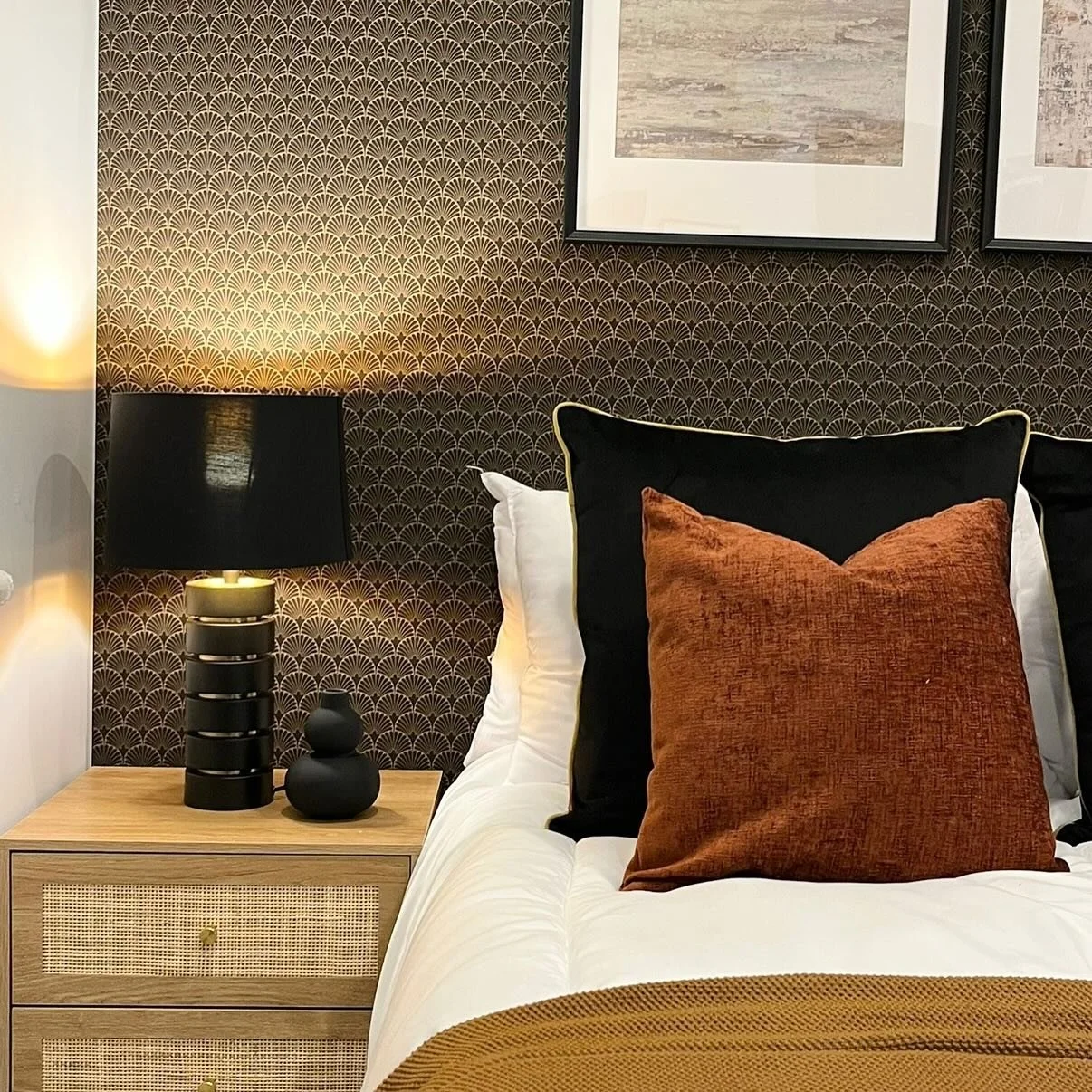 3 small SA studio spaces in London wallpapered and furnished yesterday by the team! Each with a different look - because small spaces don&rsquo;t have to be boring 💪🏻

We can accommodate all types of properties and set ups 🛋️

Another 3 will be co