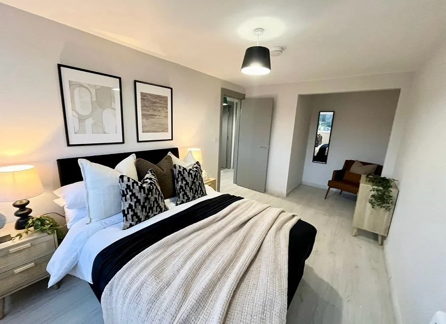 Showflat fully installed at Marlow ✨

A first look at the bespoke furniture packs available for this 40-unit BTR development 😍

We supply furniture packs for BTR schemes, landlords and staging companies&mdash;whether you need full turnkey installati