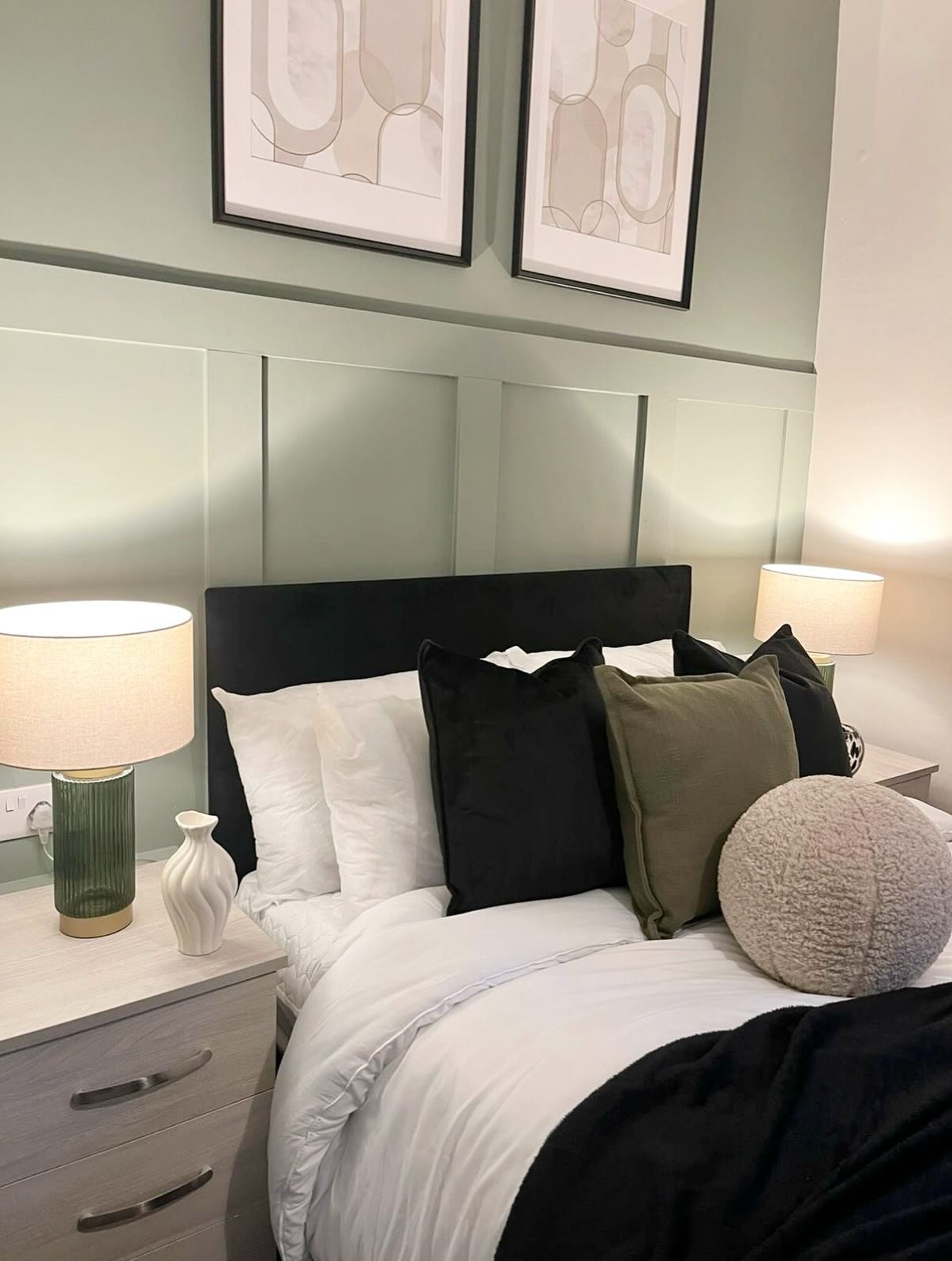 Back at it with the first job of 2026 - a 6 bed HMO in Stoke! 🏠 

Here is a look at one of the rooms but we are waiting for the professional photos before we reveal&hellip; 📸 

This is looking like our busiest January yet and we can&rsquo;t wait to