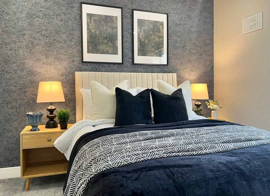 One of our SA projects from this week 😍

A 3 bed in London wallpapered, installed and staged by our fabulous team 💫