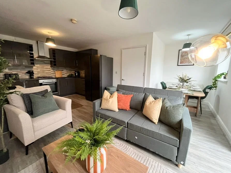 Breaking a bit of a social media silence after what was a bit of a quieter week on the job front last week for us! Certainly not quiet in general business terms though - what&rsquo;s going on? 👀 

▪️purchased van number 4 (can&rsquo;t wait to get it