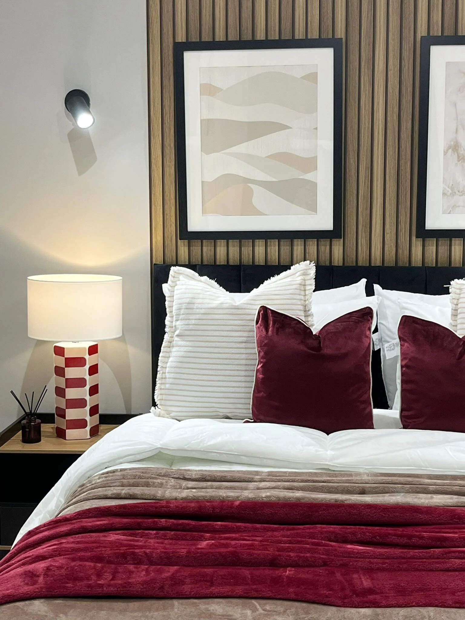 One bed SA - wallpapered, furnished, staged ✅