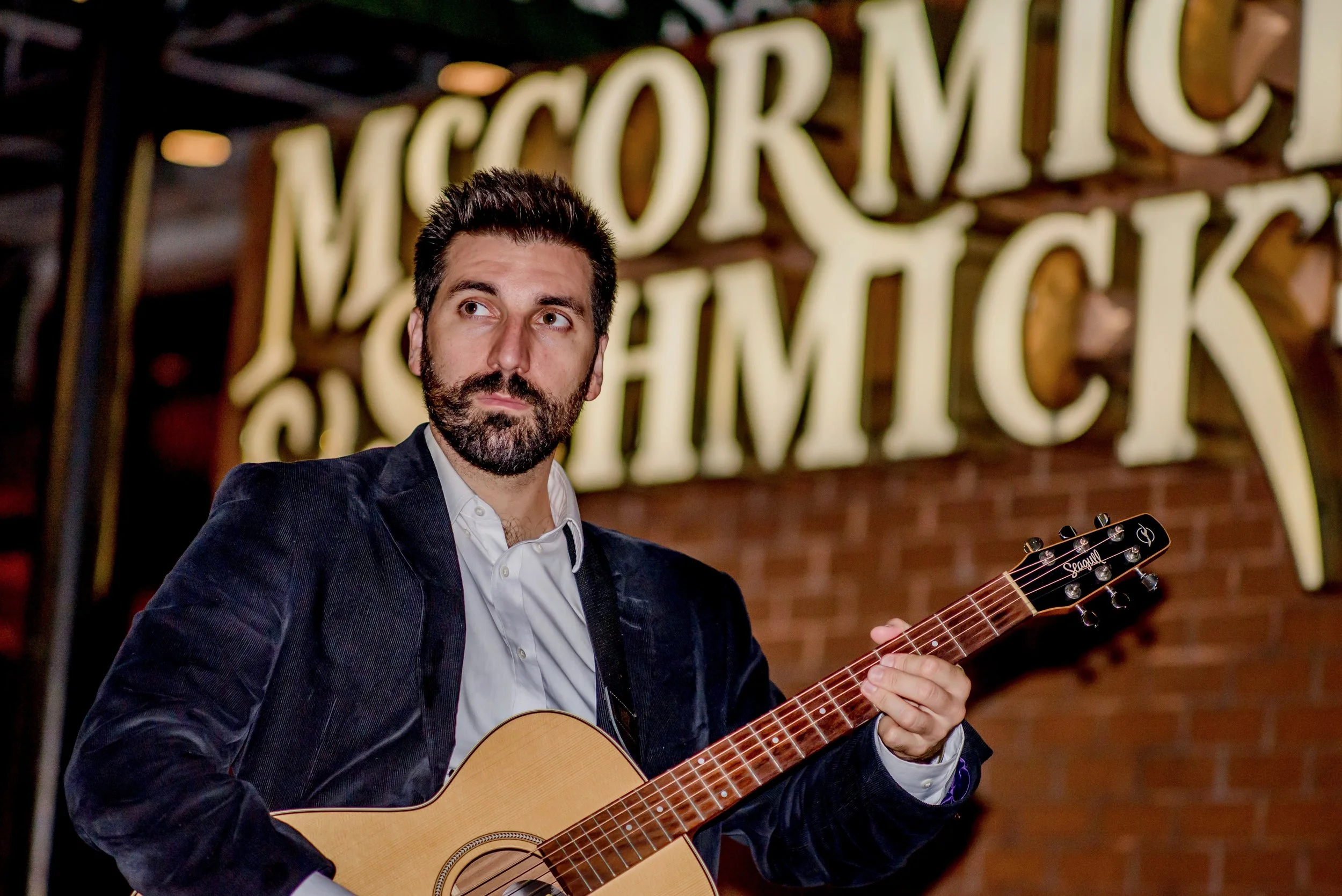 music.restaurant_julien.xuereb_guitarist.singer.jpg