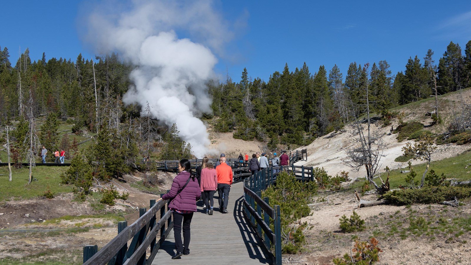 Mud Volcano &amp; Dragon’s Mouth Hot Spring